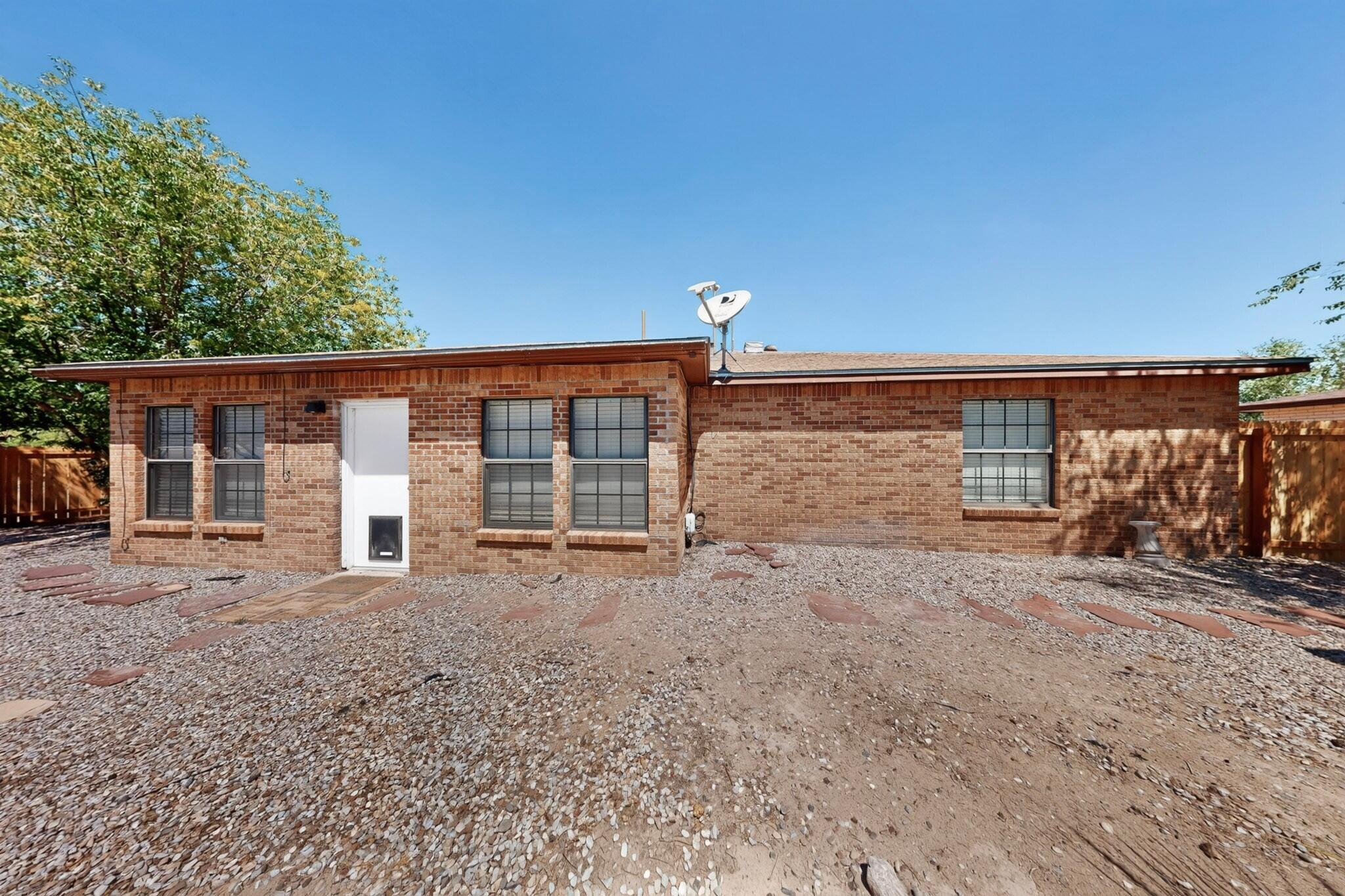 Photo 13 — 910 Crenshaw Court