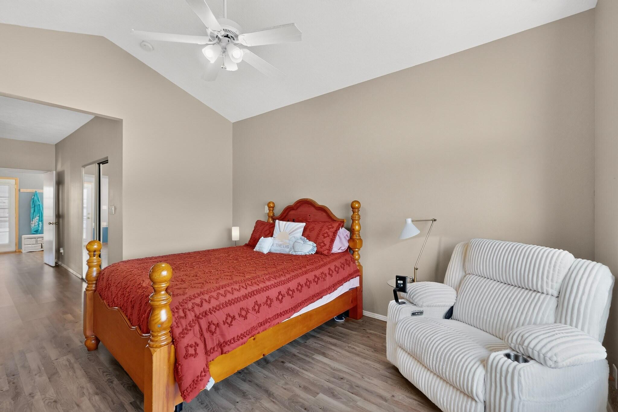 Photo 4 — 4221 Saddlewood Trail SE