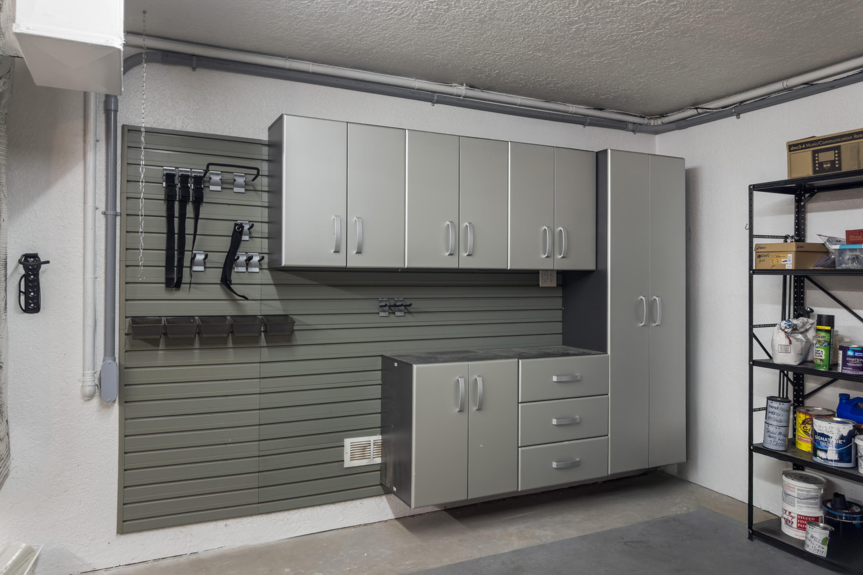 Photo 2 — 14016 Wind Mountain Road NE