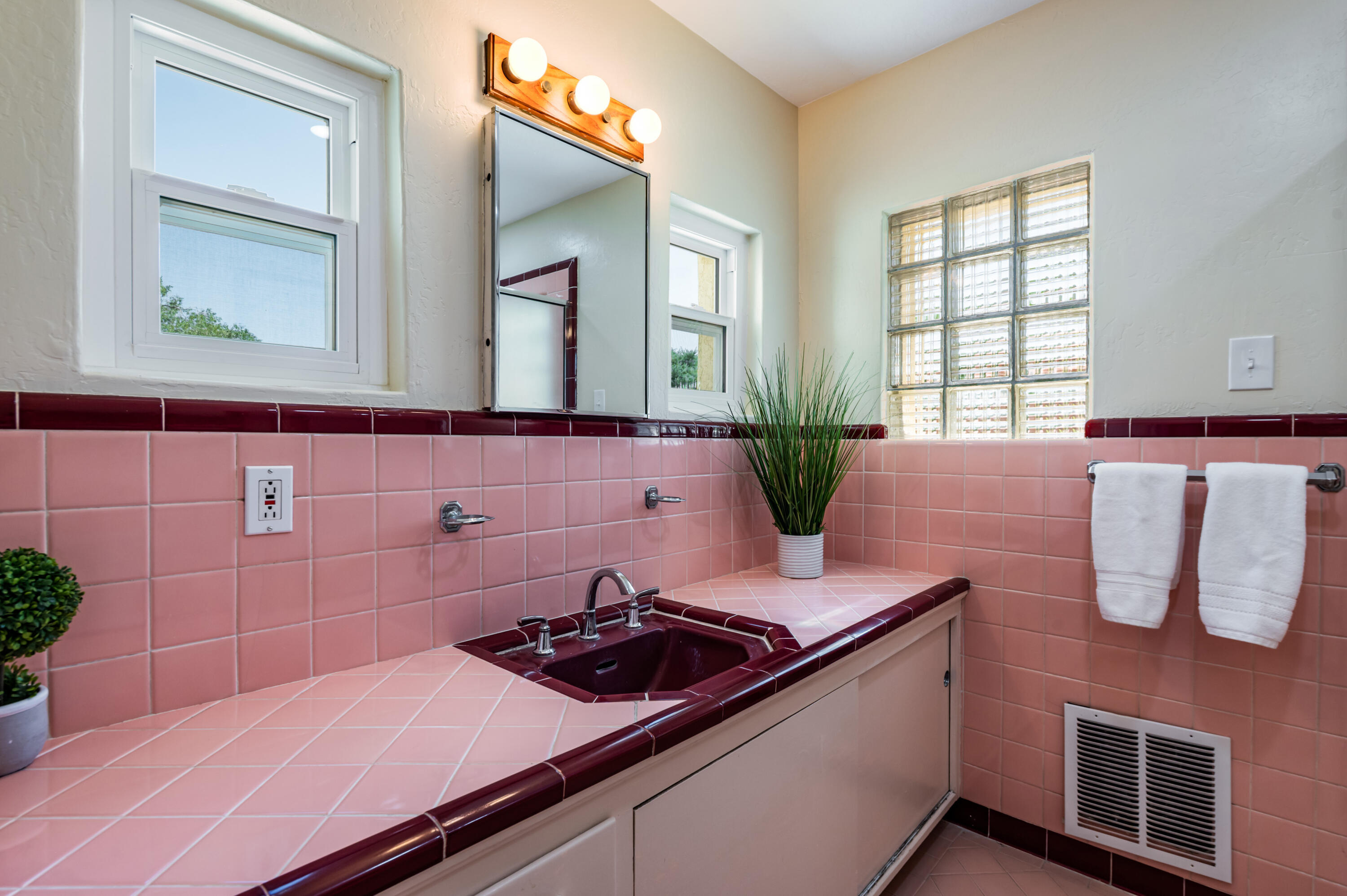 Photo 7 — 1309 Ridgecrest Drive SE