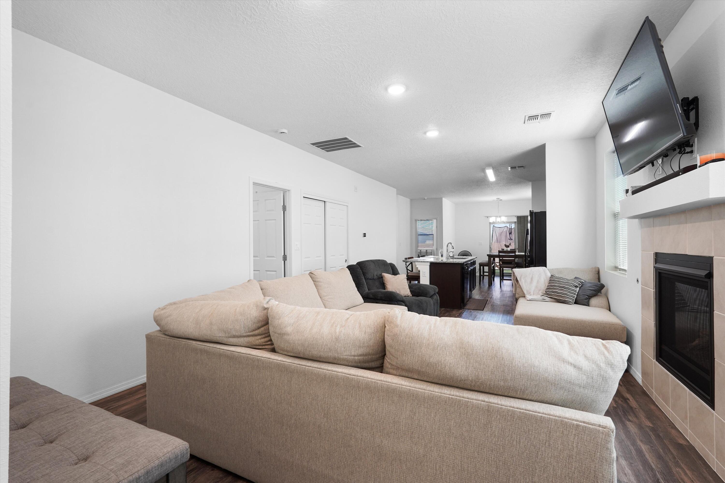 Photo 6 — 6291 Gannett Drive NE