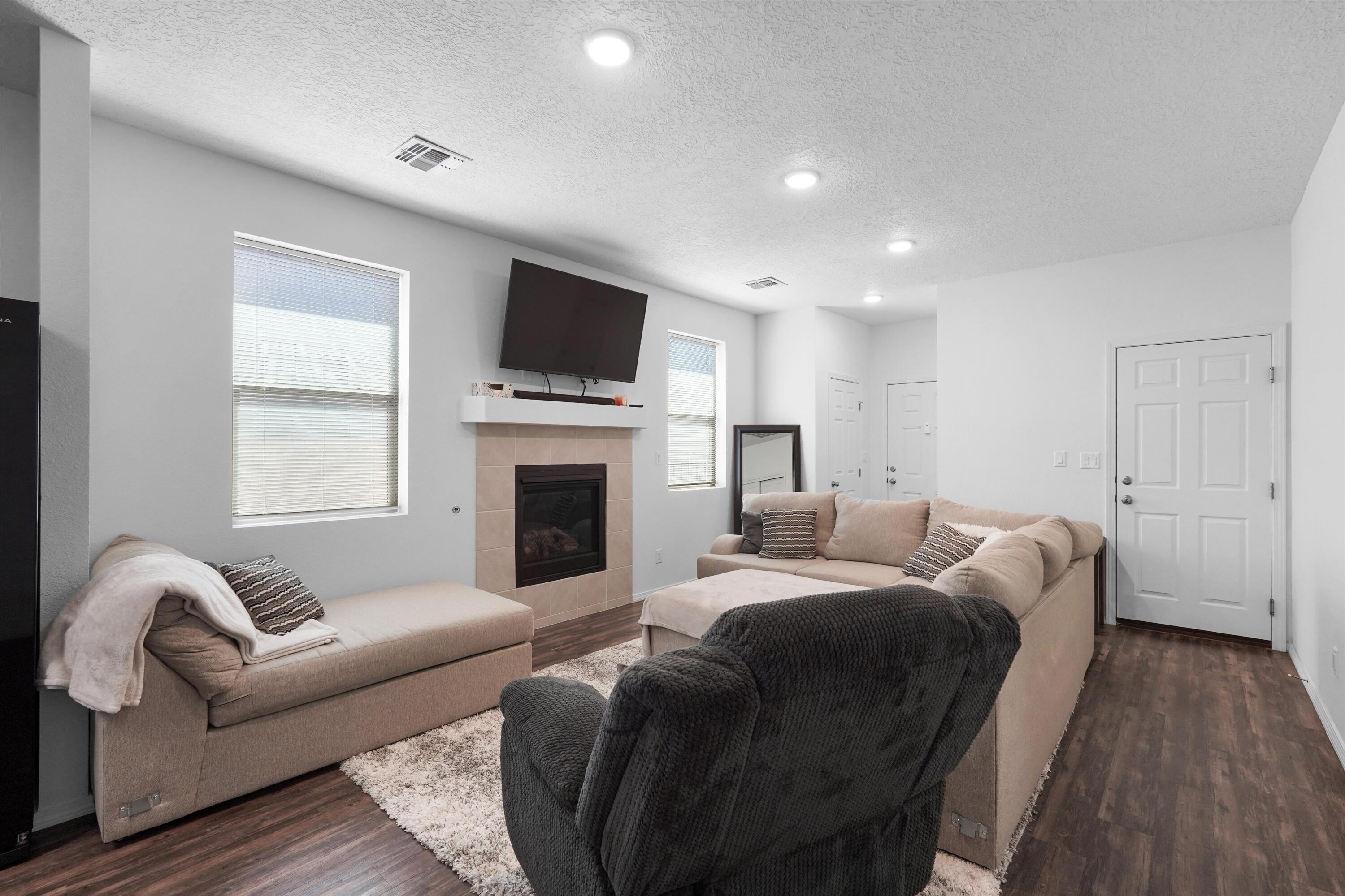 Photo 7 — 6291 Gannett Drive NE