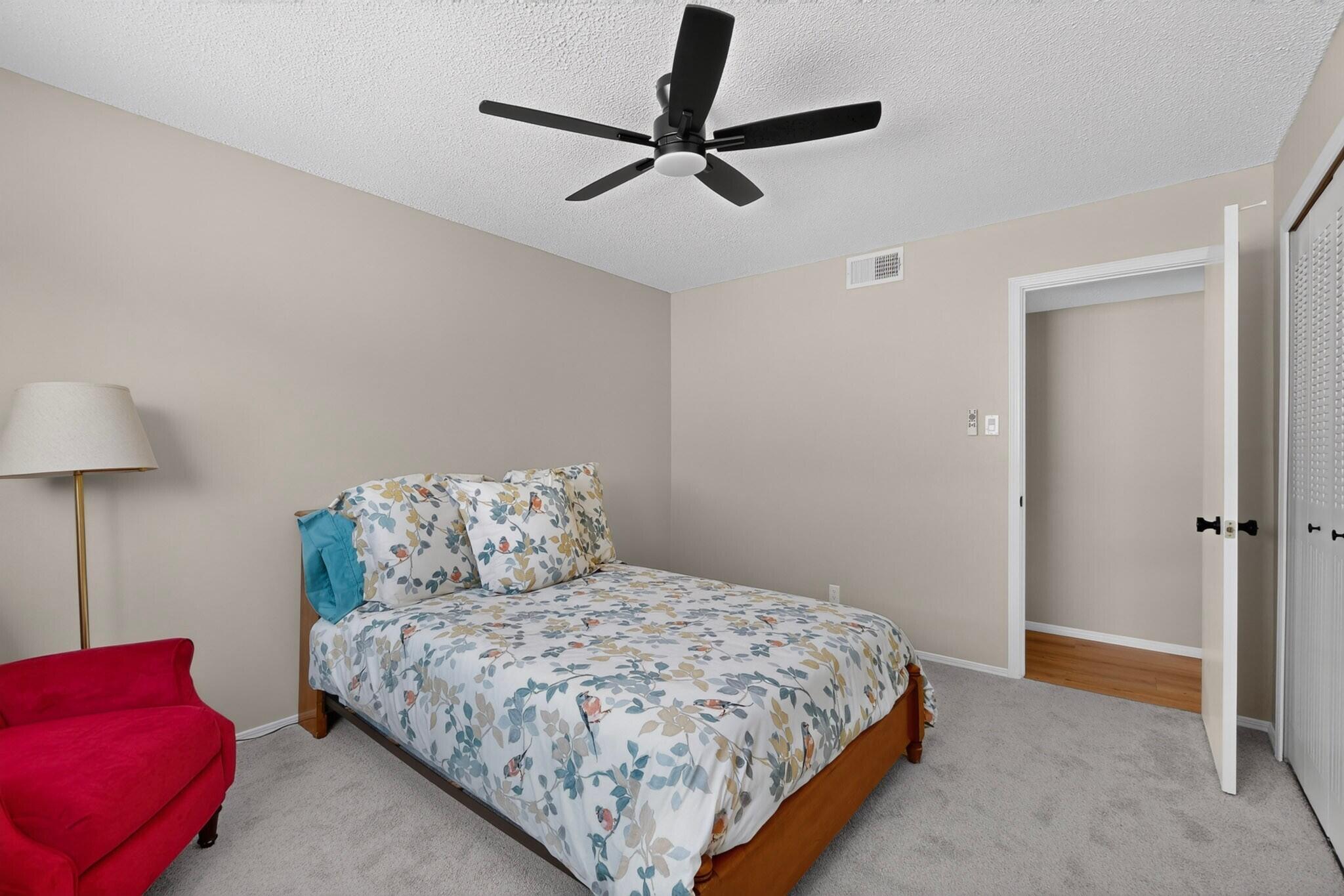Photo 17 — 12204 Kashmir Street NE