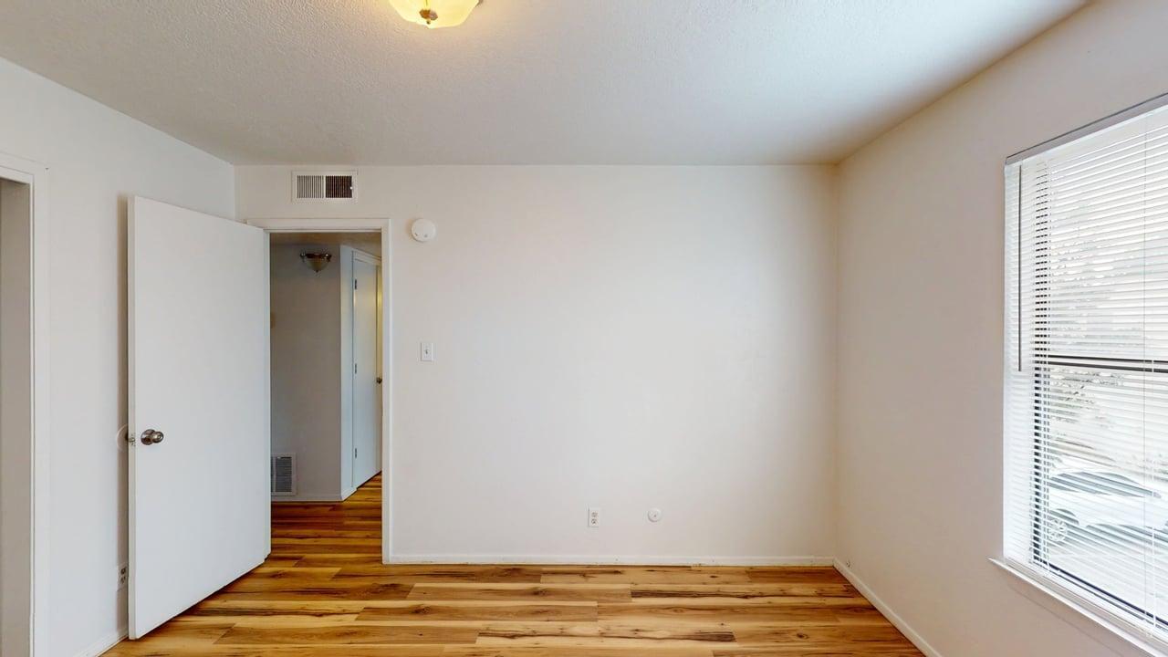 Photo 18 — 2810 Vail Avenue SE