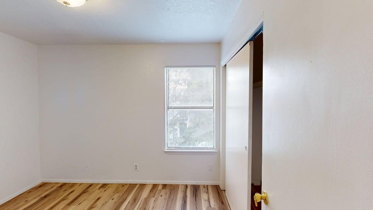 Photo 16 — 2810 Vail Avenue SE