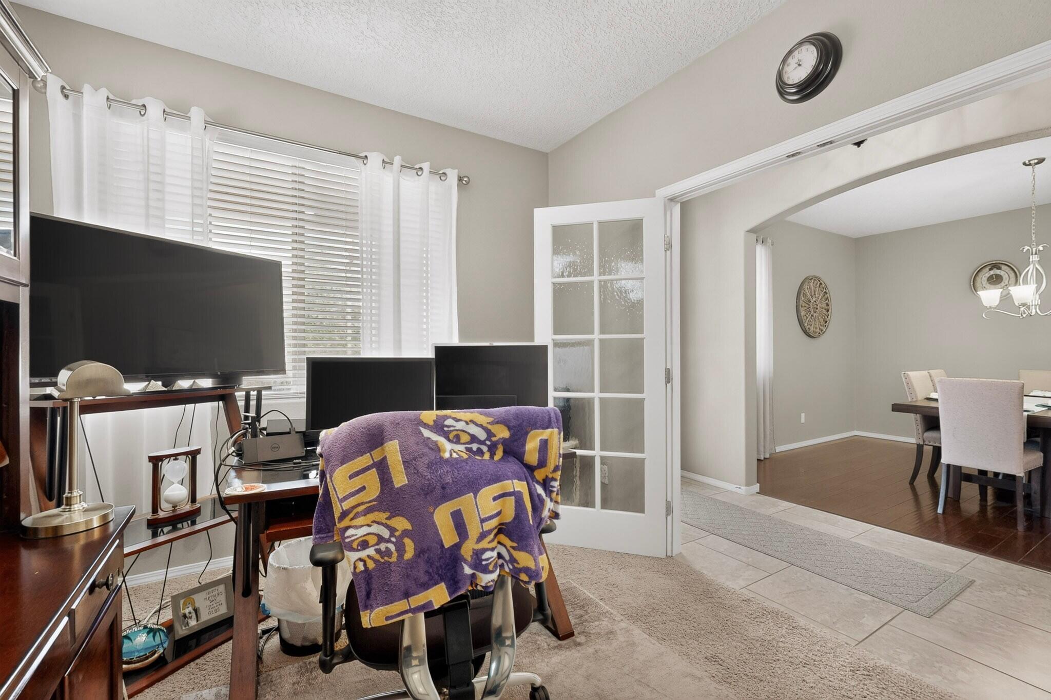 Photo 19 — 1704 Roble Drive SE