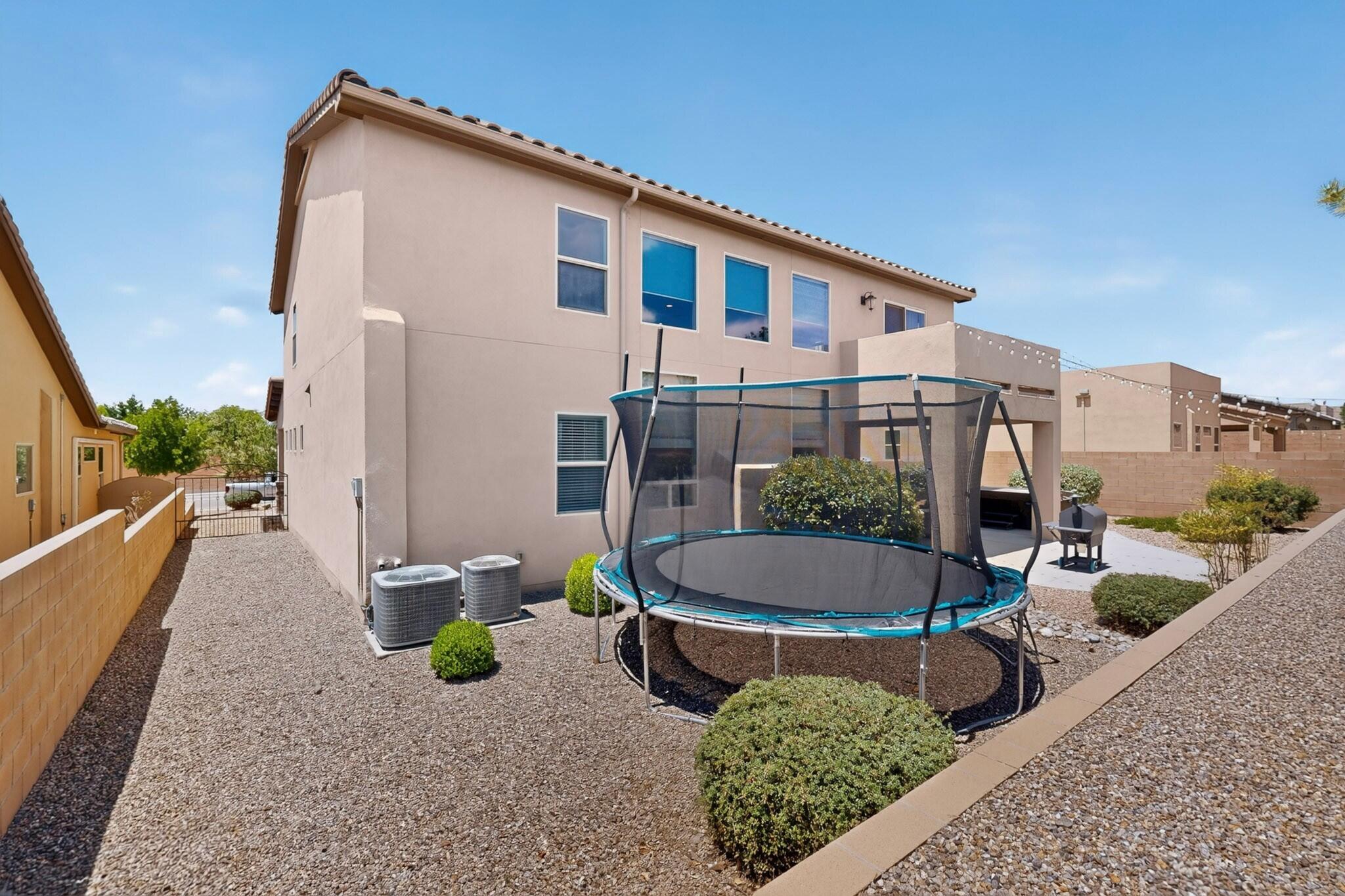 Photo 11 — 1704 Roble Drive SE