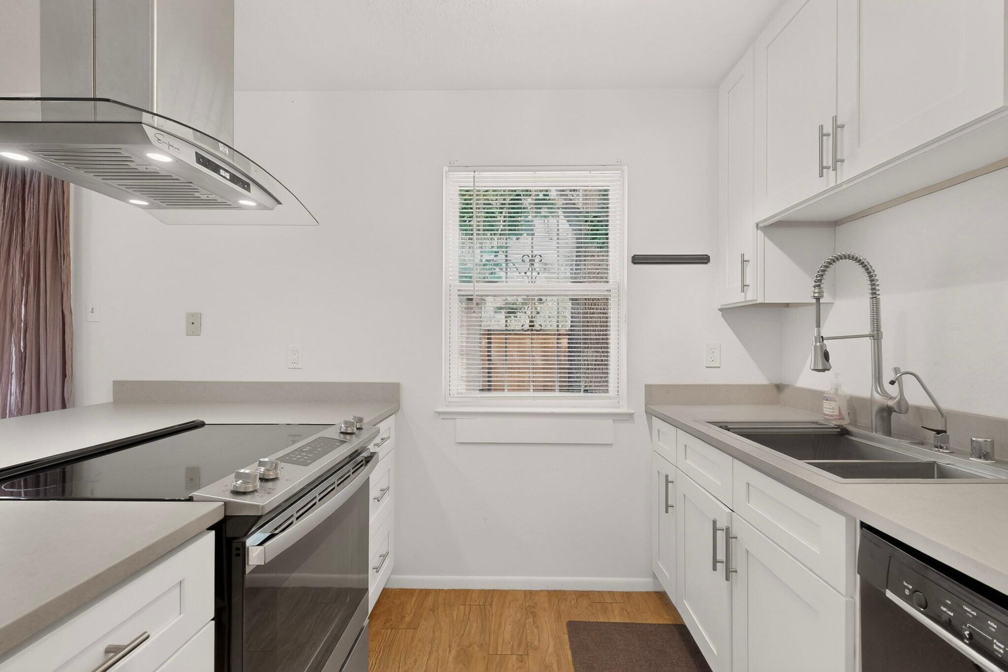 Photo 12 — 753 Camino Floretta NW