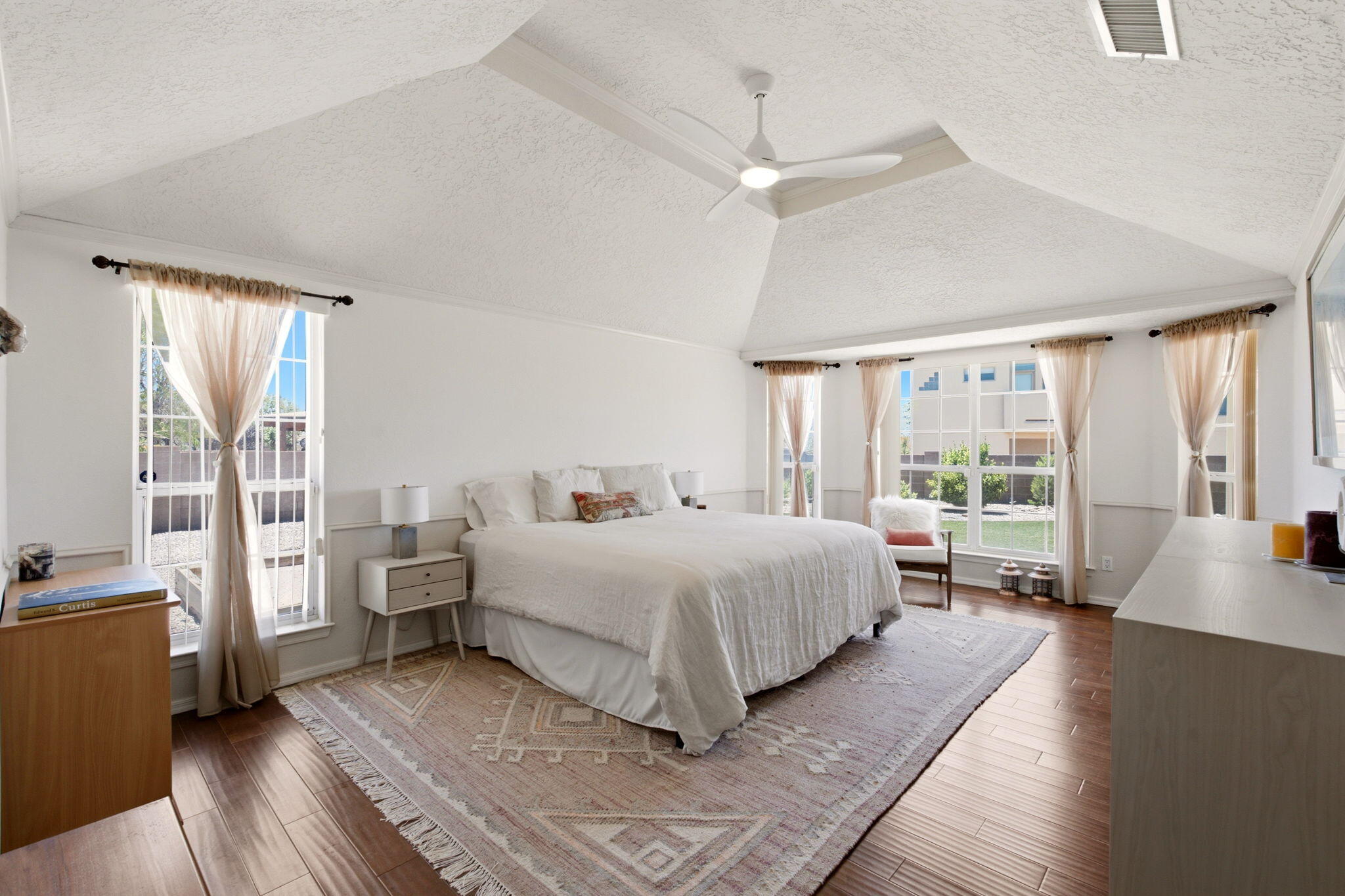 Photo 2 — 1684 Savannah Court NE