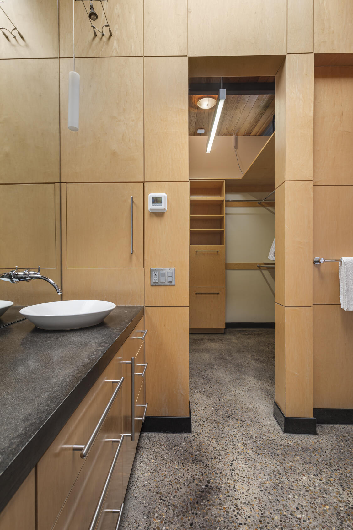 Photo 6 — 1105 Marquette Place NE