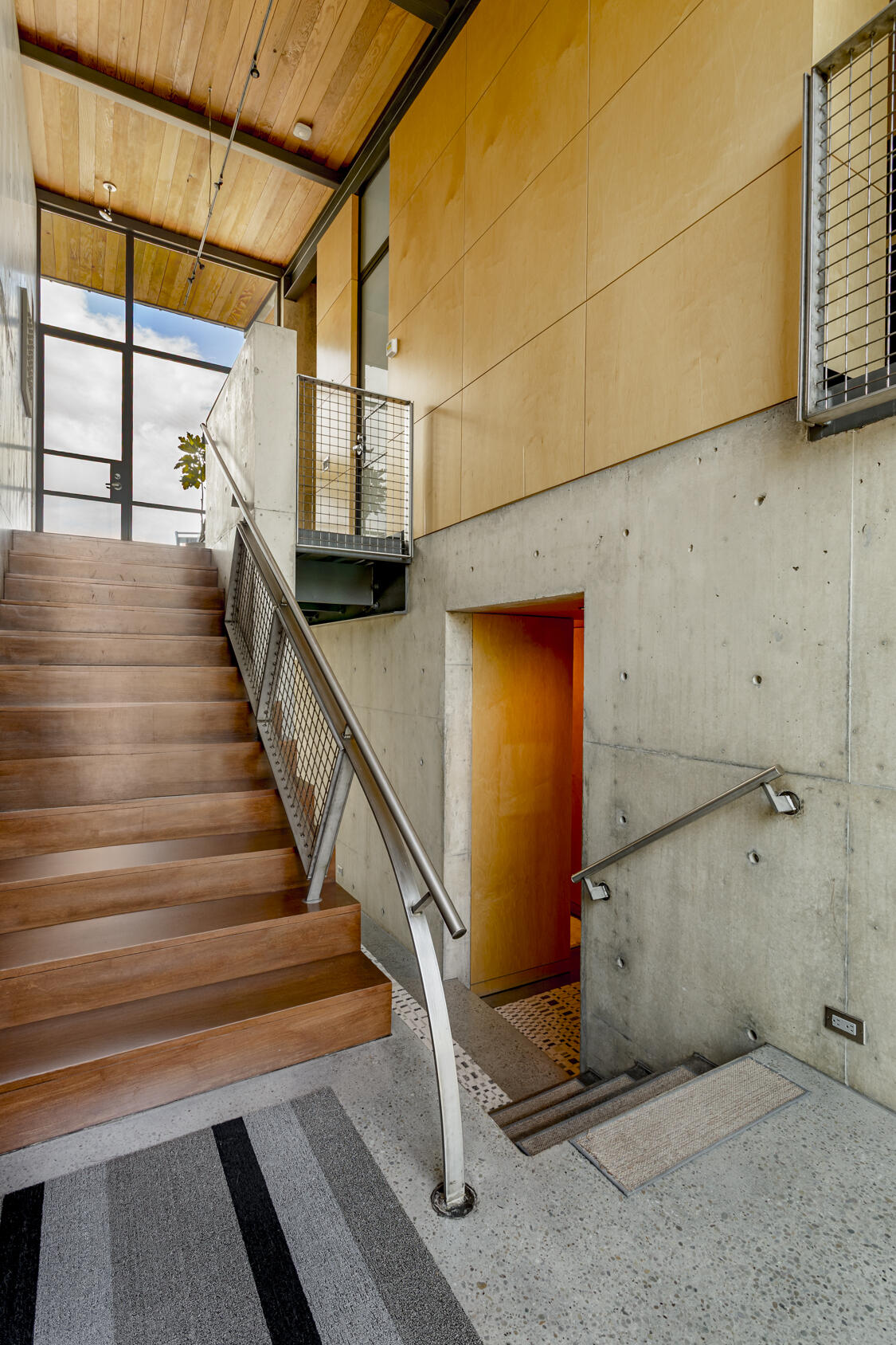 Photo 16 — 1105 Marquette Place NE