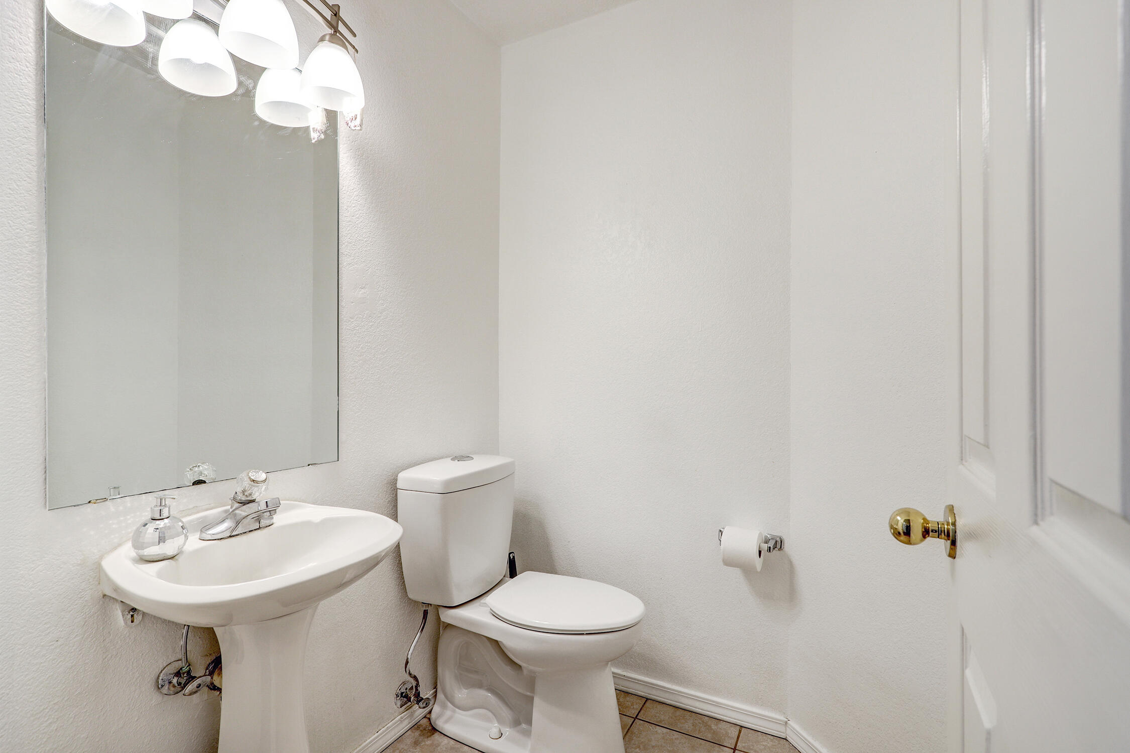 Photo 2 — 11221 Academy Ridge Road NE