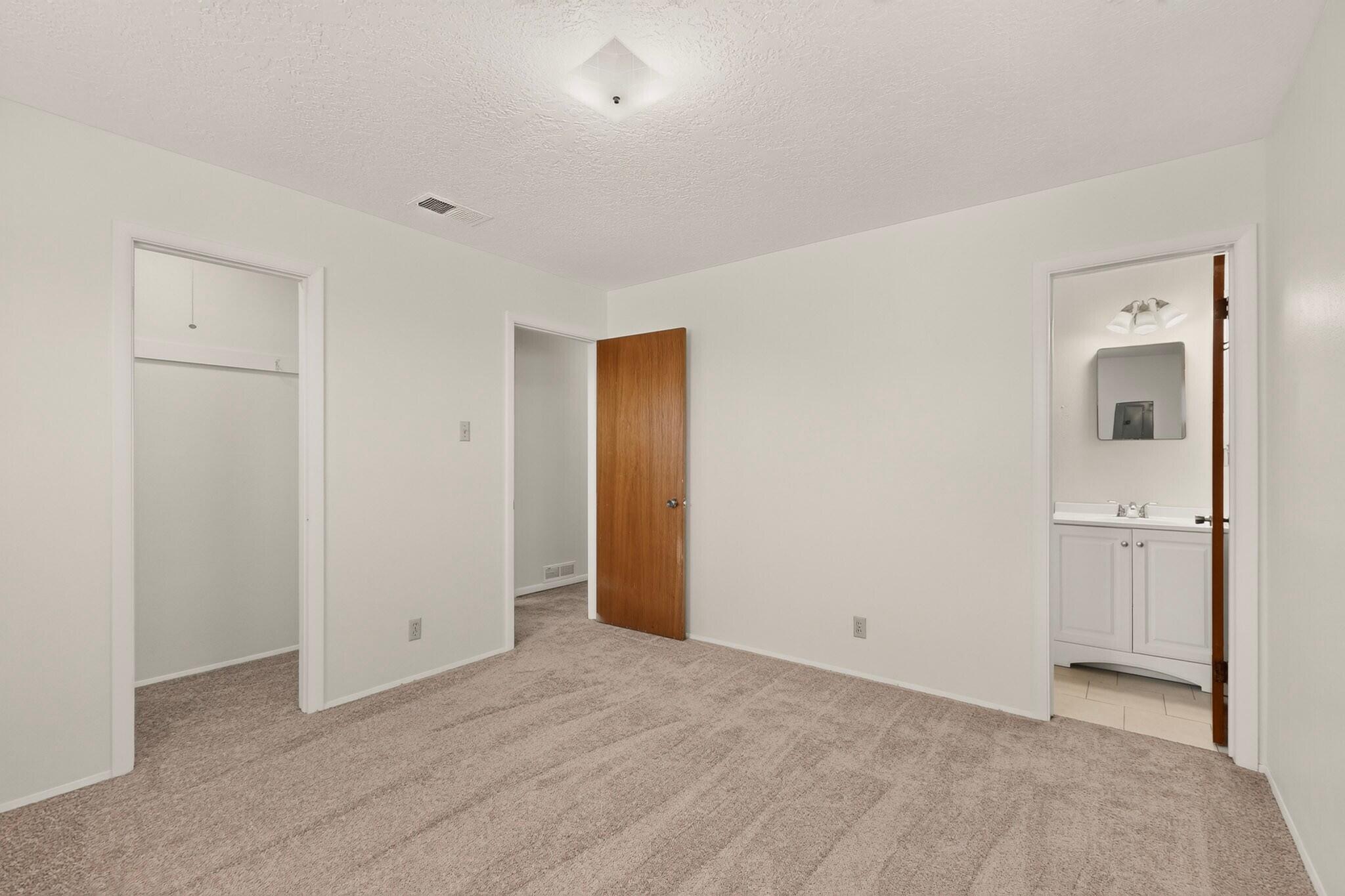 Photo 4 — 417 Rhode Island Street NE