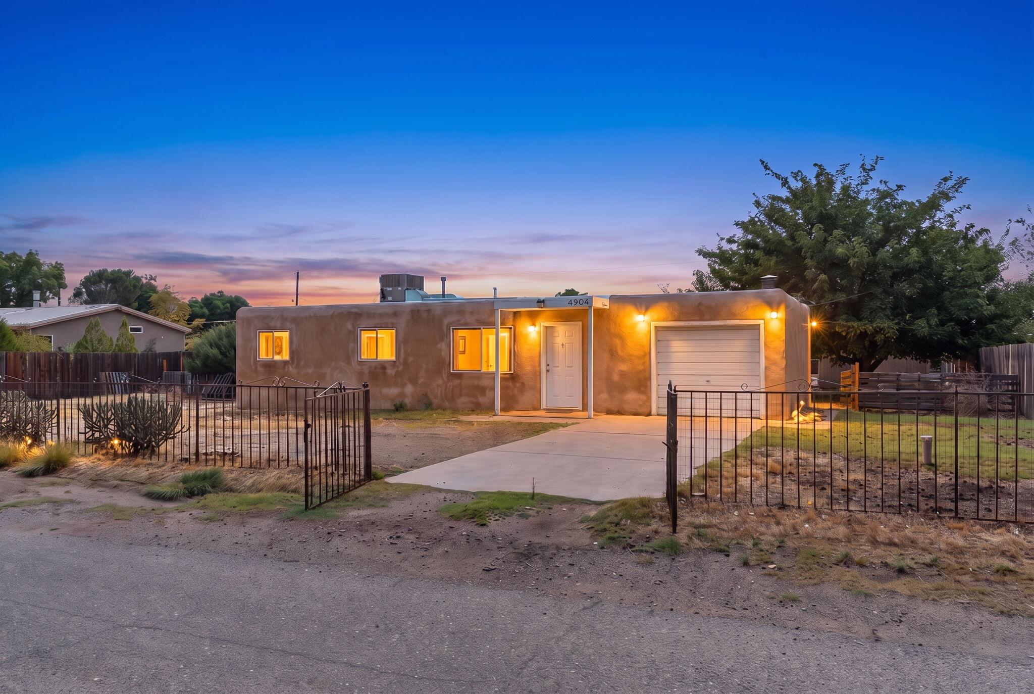 4904 Cerritos Avenue SW, Los Lunas, NM 87031