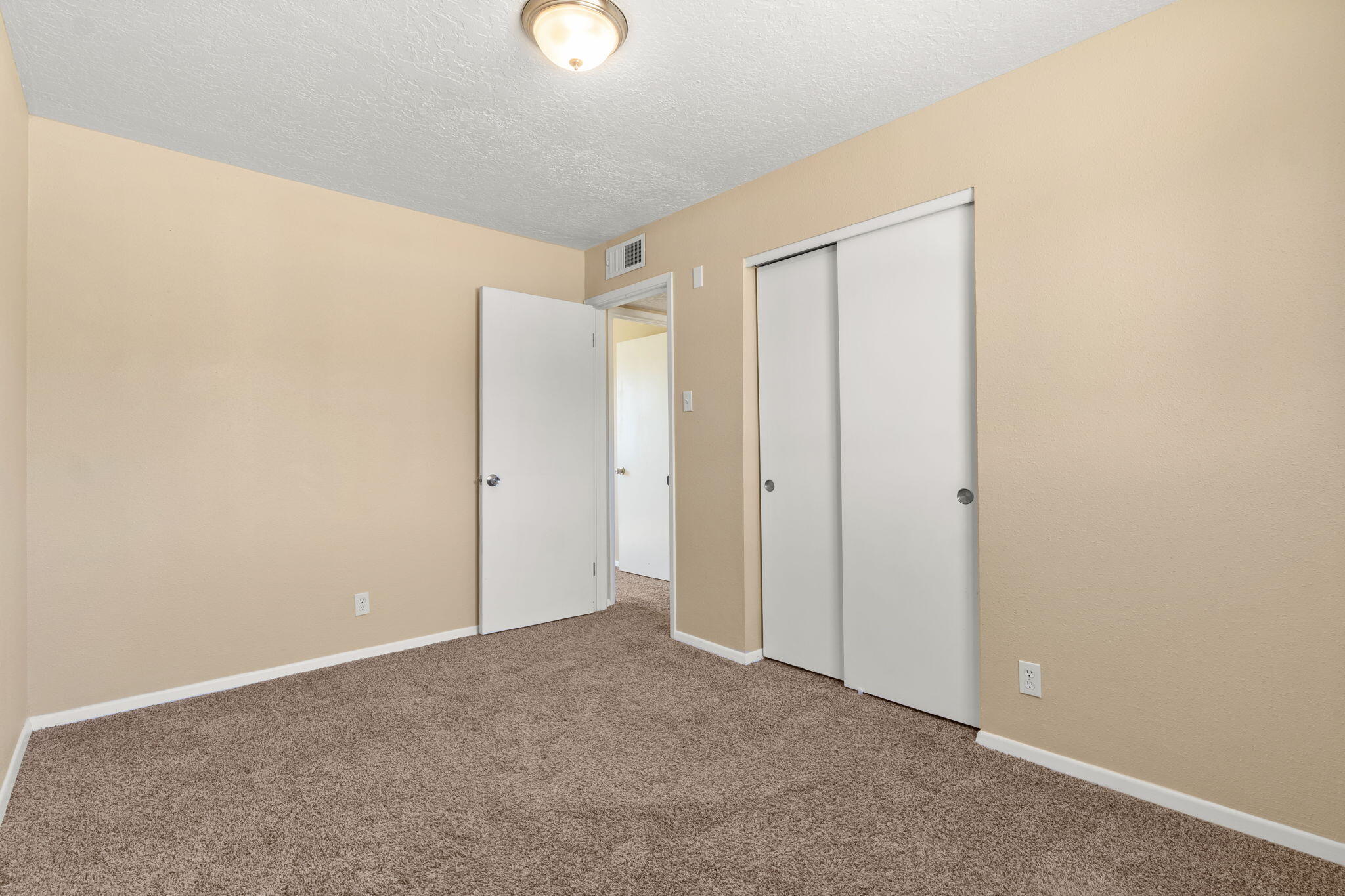 Photo 3 — 4904 Cerritos Avenue SW