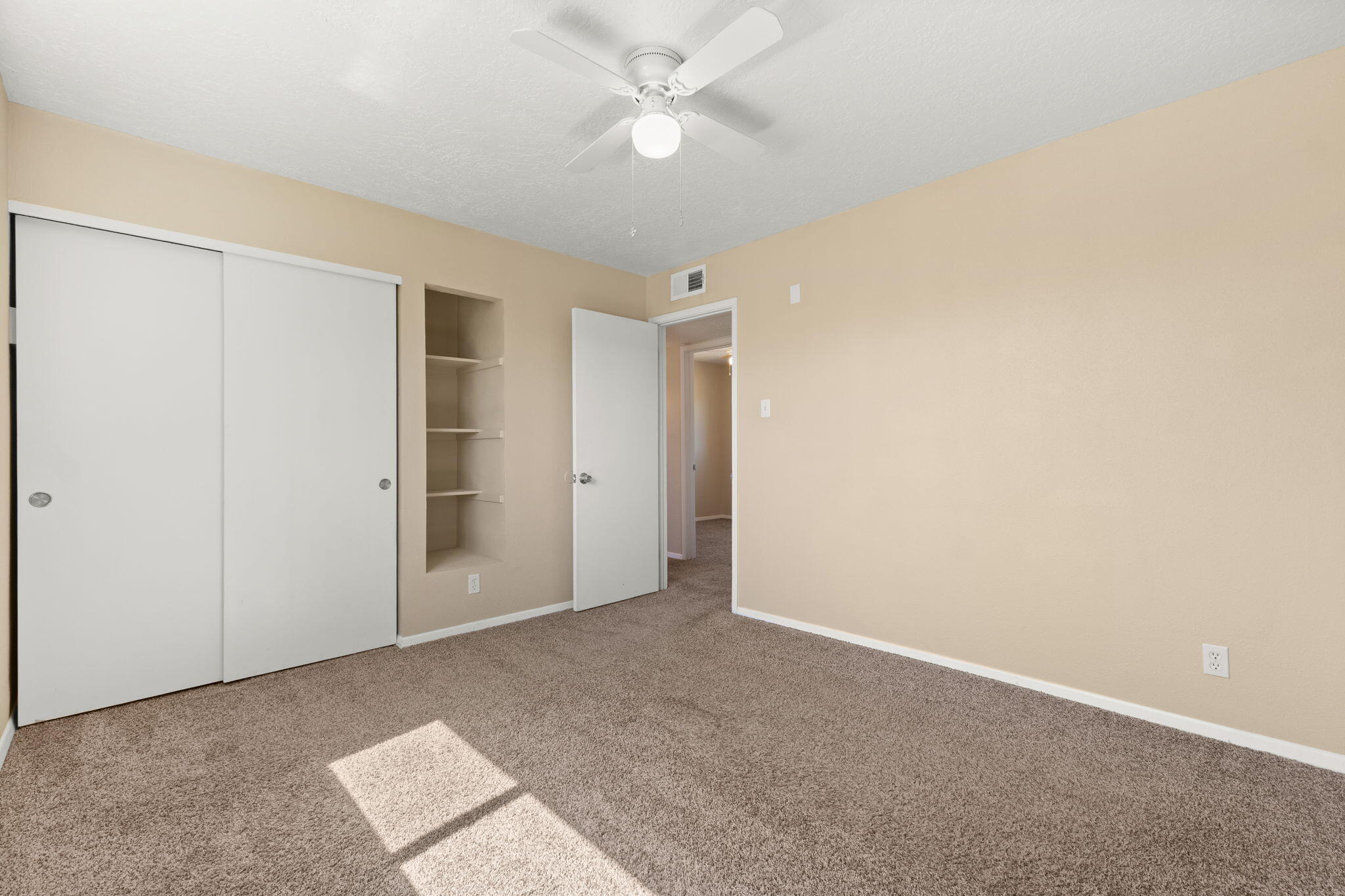 Photo 5 — 4904 Cerritos Avenue SW
