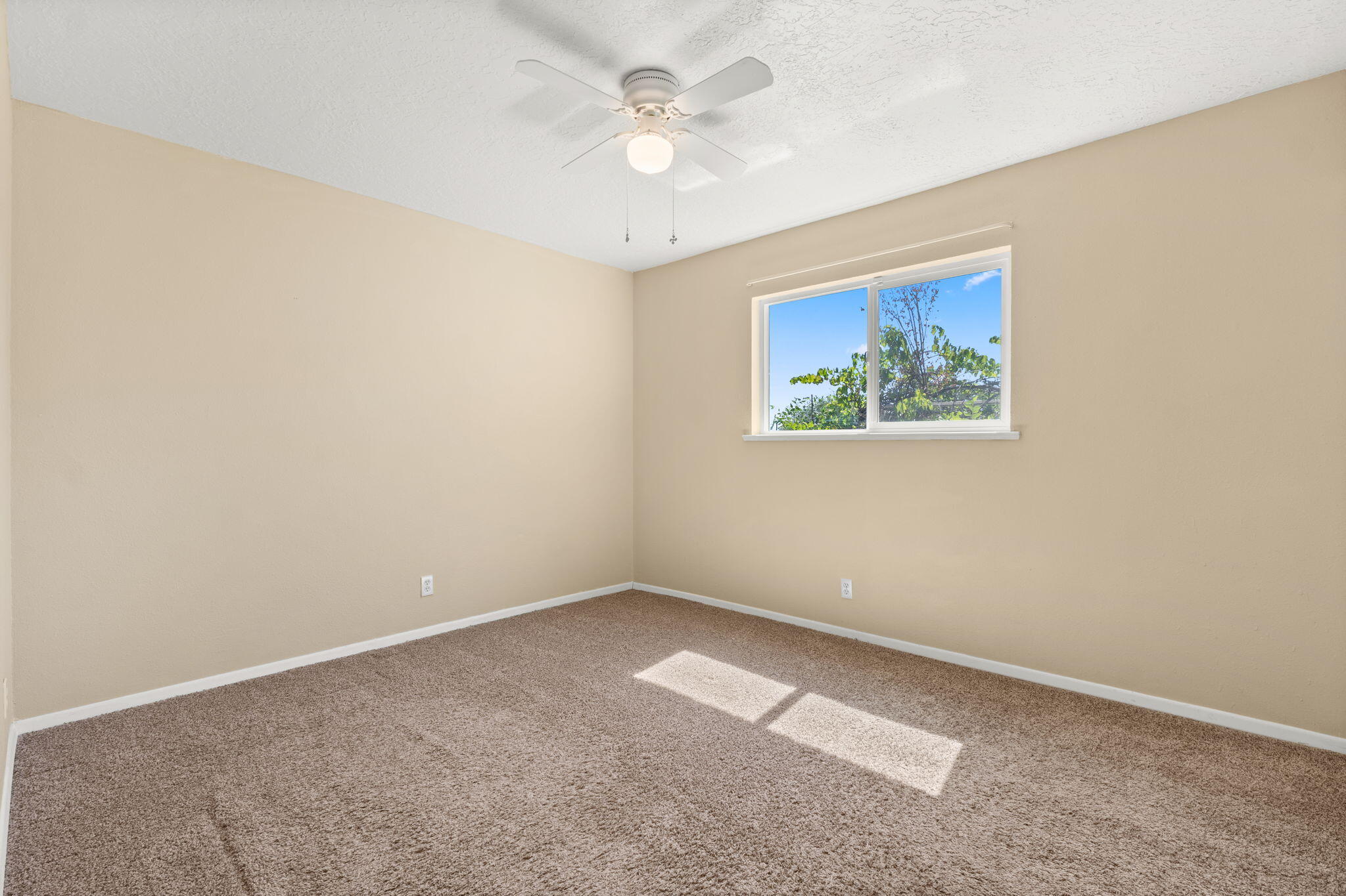 Photo 6 — 4904 Cerritos Avenue SW