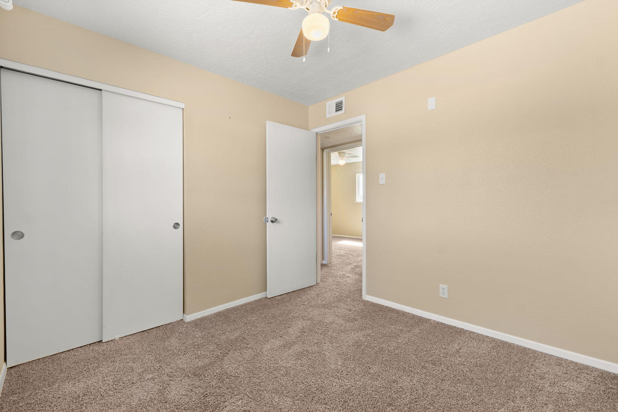 Photo 7 — 4904 Cerritos Avenue SW