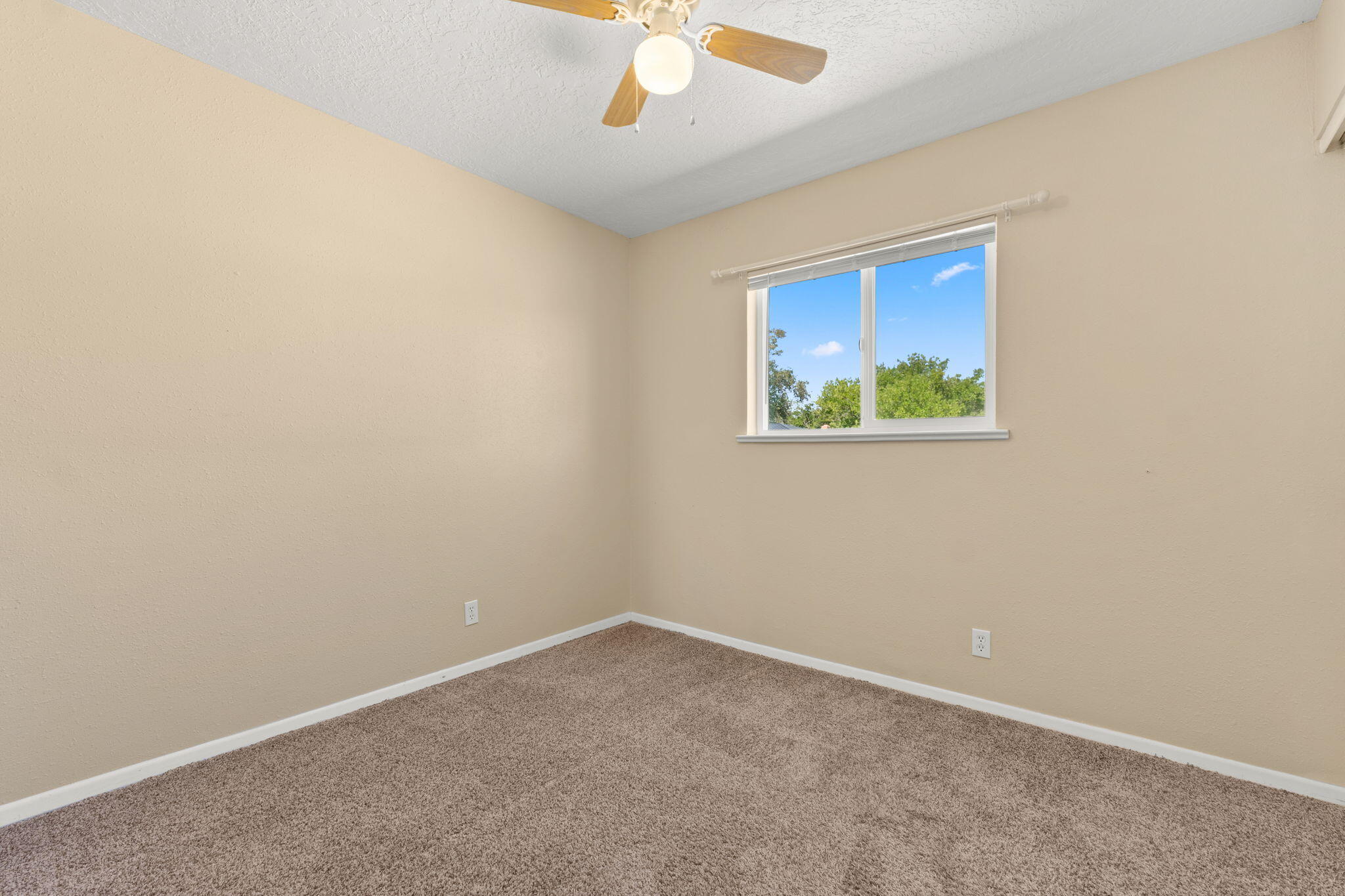 Photo 8 — 4904 Cerritos Avenue SW