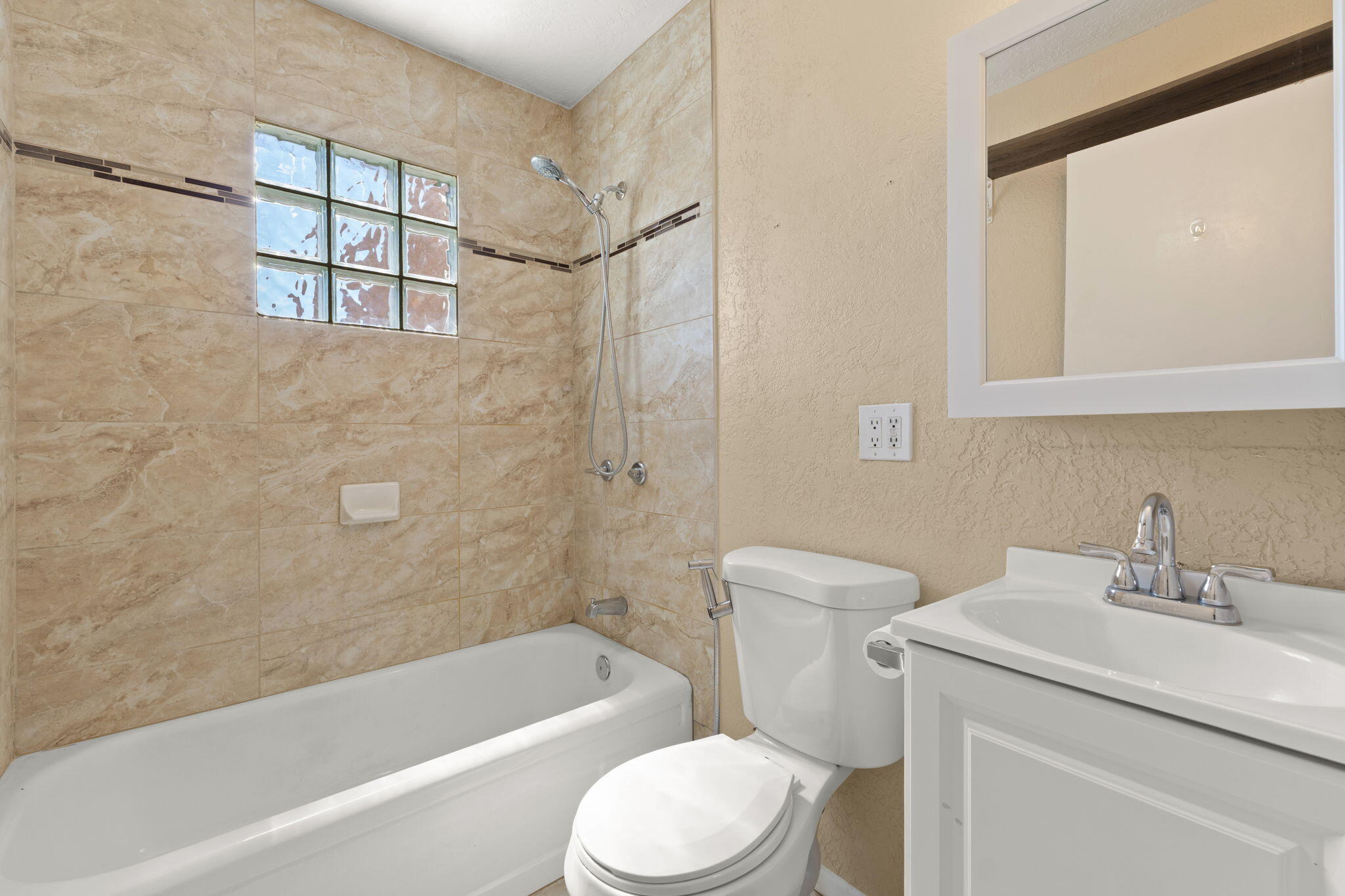 Photo 9 — 4904 Cerritos Avenue SW