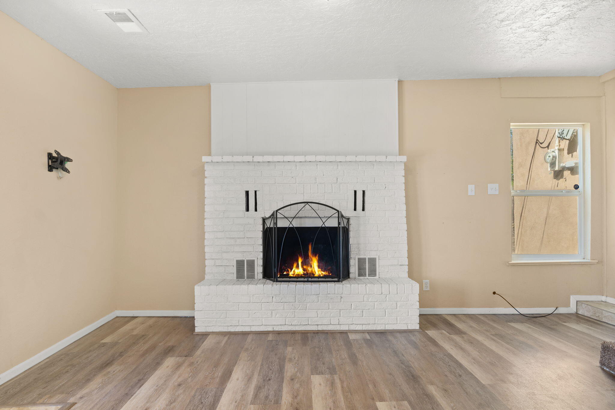 Photo 12 — 4904 Cerritos Avenue SW