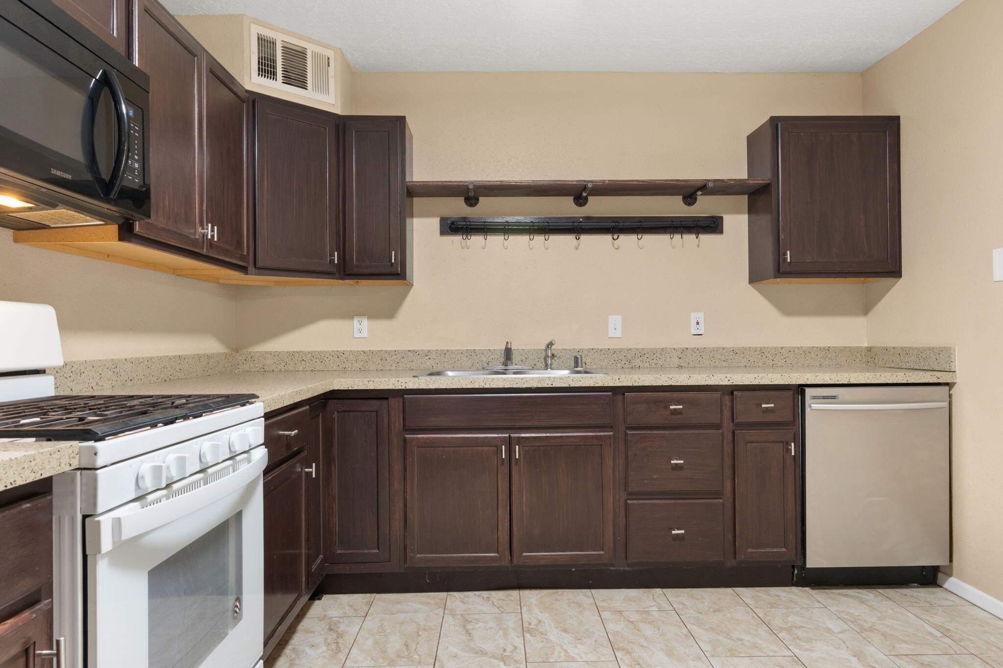 Photo 20 — 4904 Cerritos Avenue SW