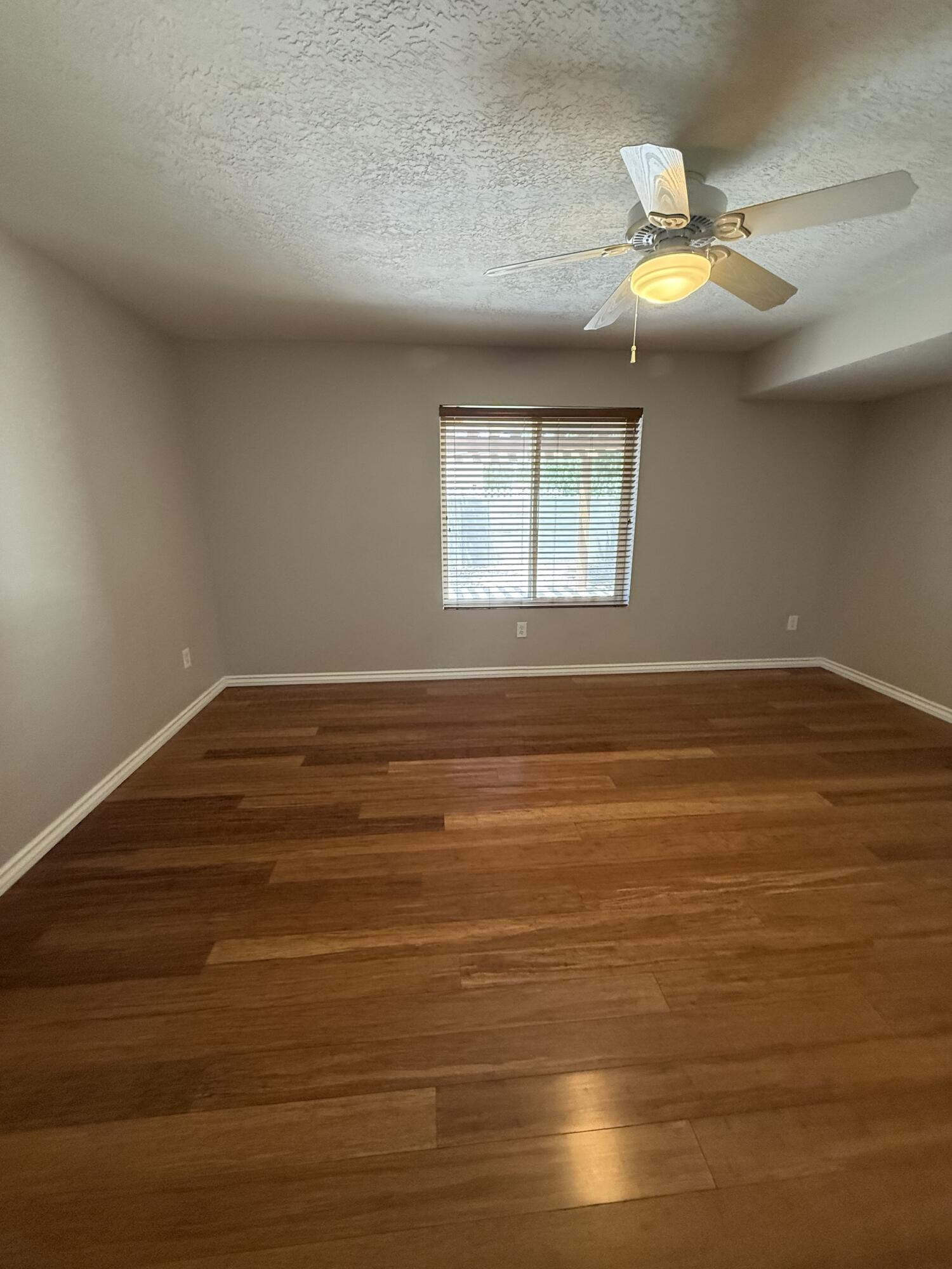 Photo 5 — 427 DESCHUTES Street SE