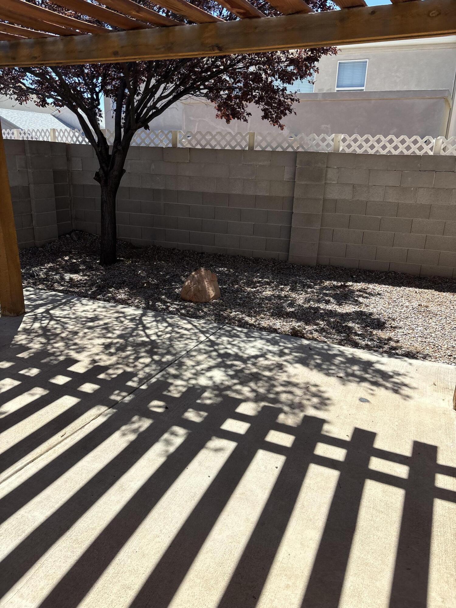 Photo 9 — 427 DESCHUTES Street SE