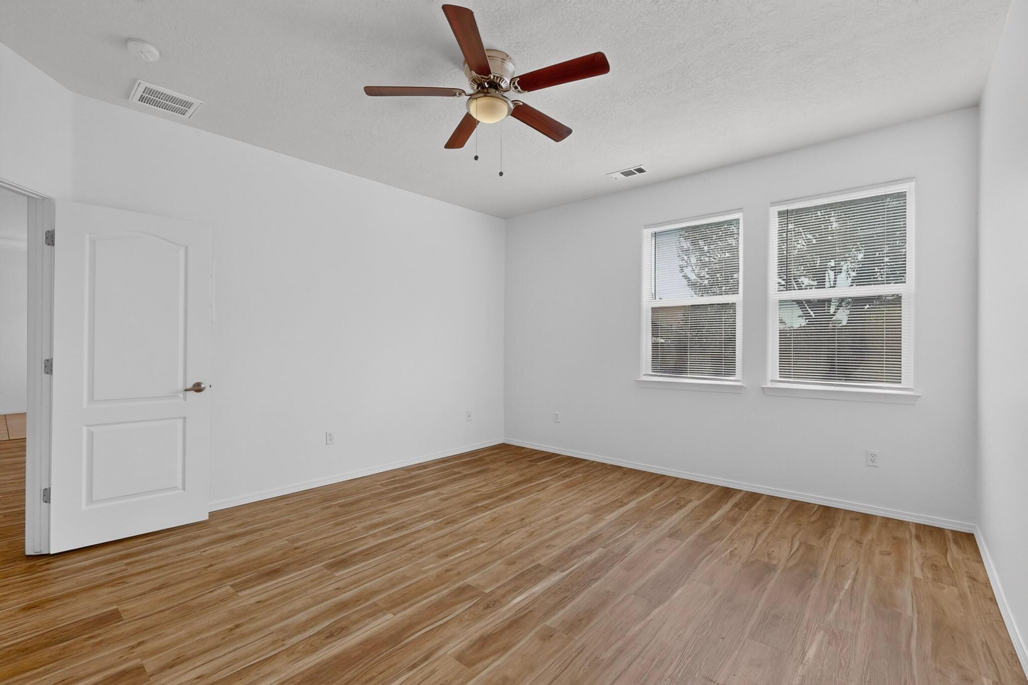 Photo 8 — 3112 Grassland Drive SW