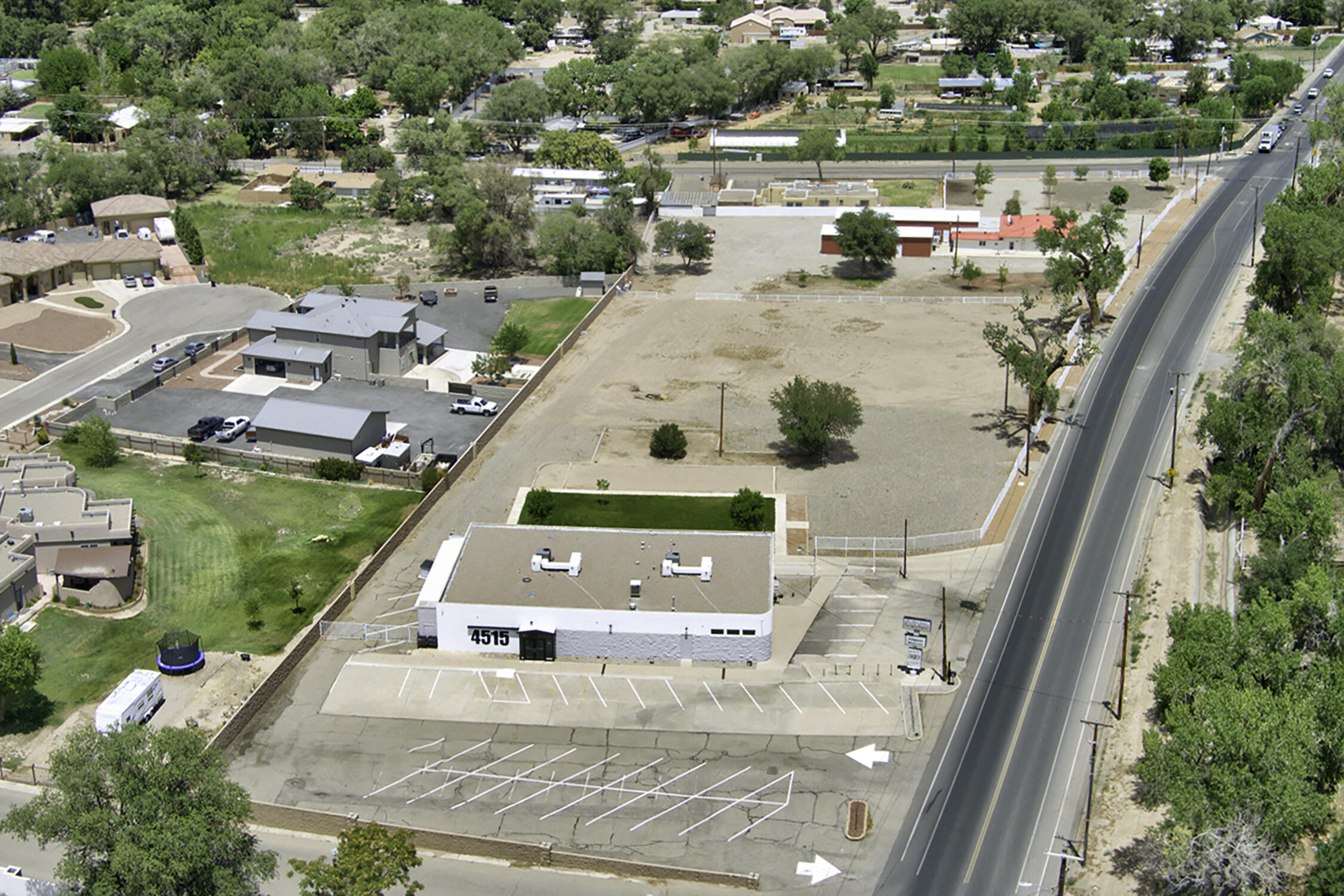 Photo 4 — 4515 Isleta Boulevard SW