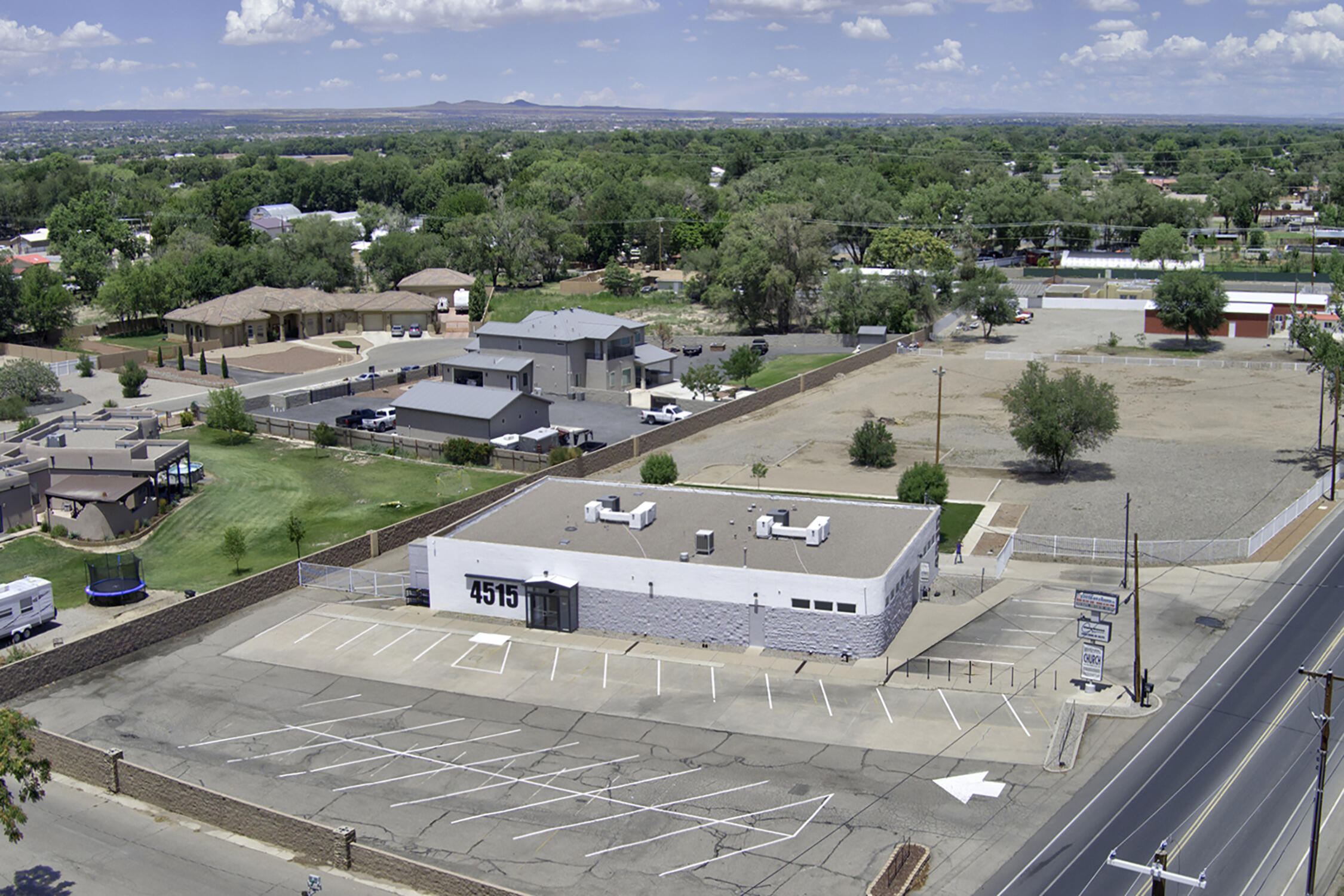 Photo 5 — 4515 Isleta Boulevard SW