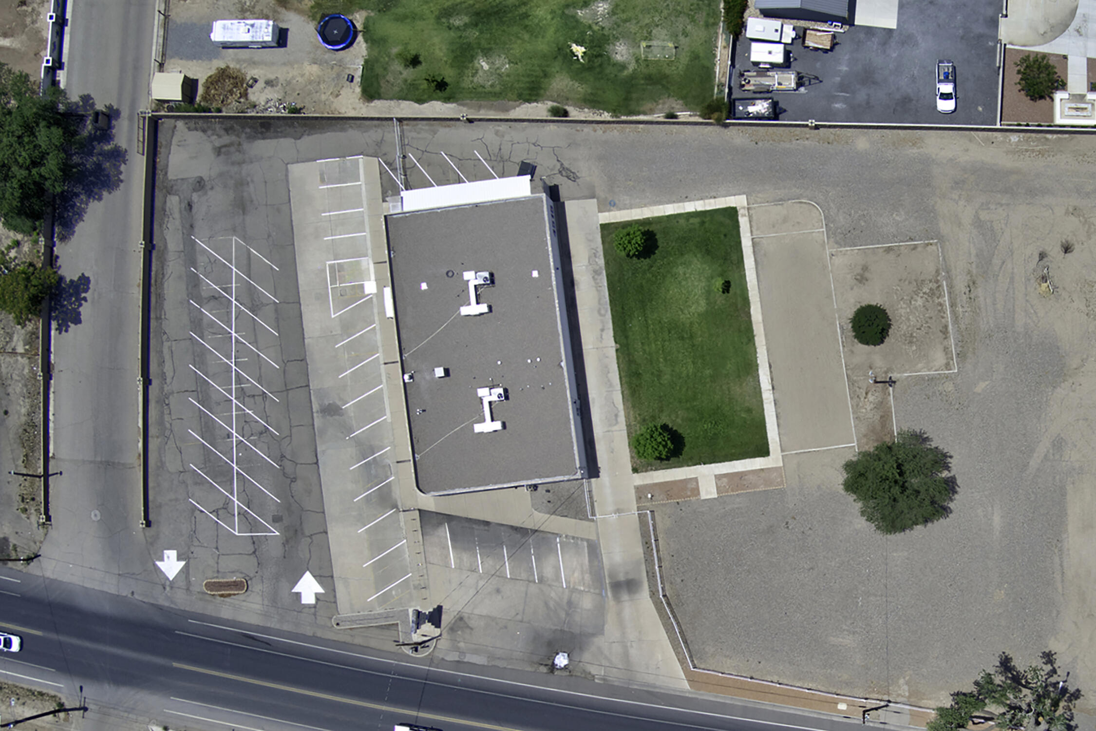 Photo 8 — 4515 Isleta Boulevard SW