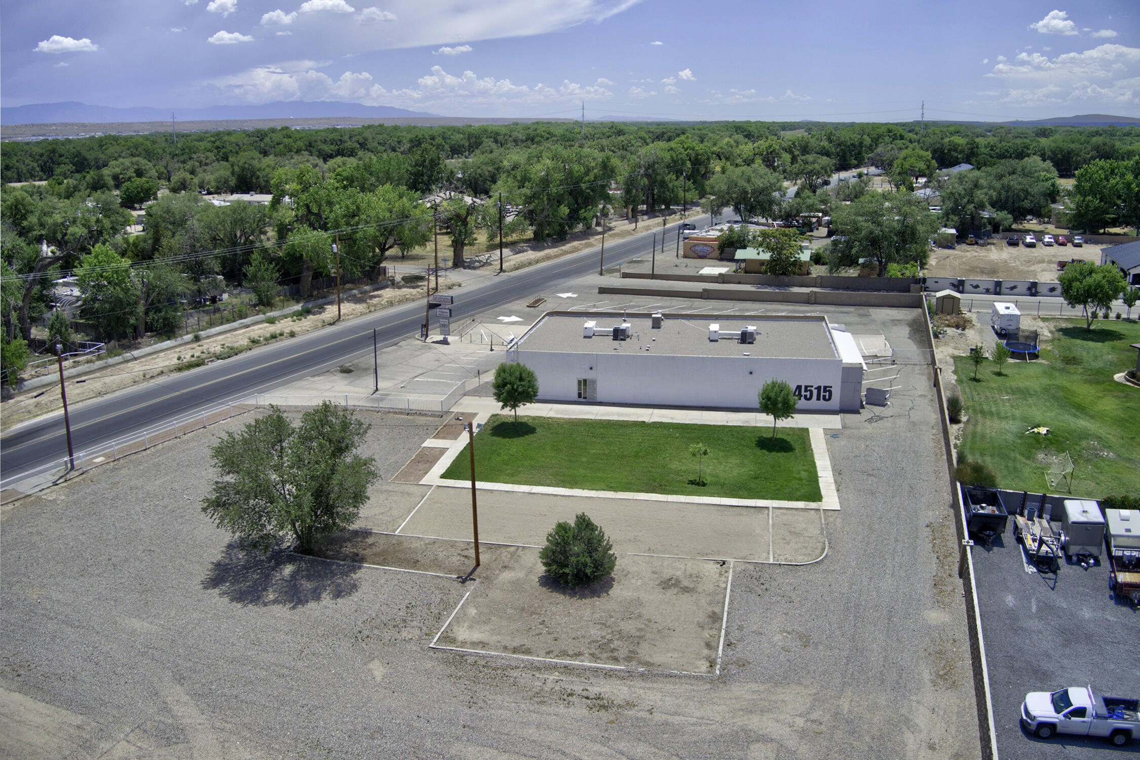 Photo 9 — 4515 Isleta Boulevard SW