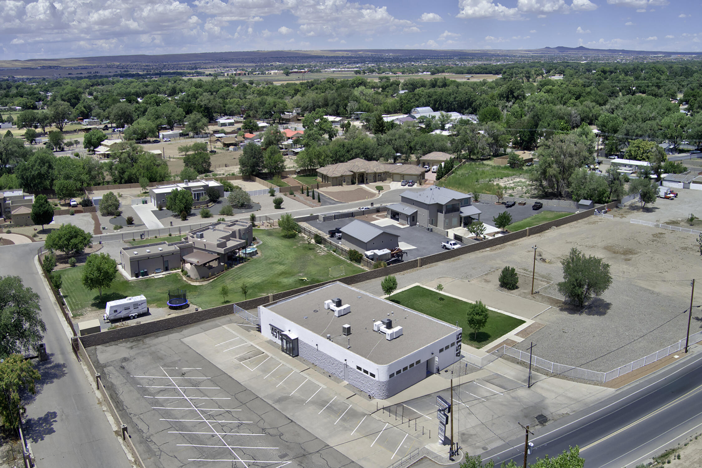 Photo 10 — 4515 Isleta Boulevard SW