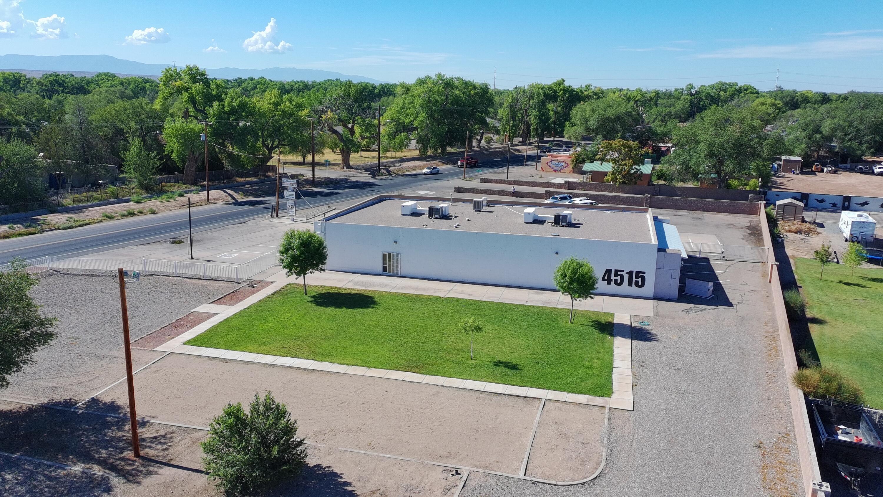 Photo 13 — 4515 Isleta Boulevard SW