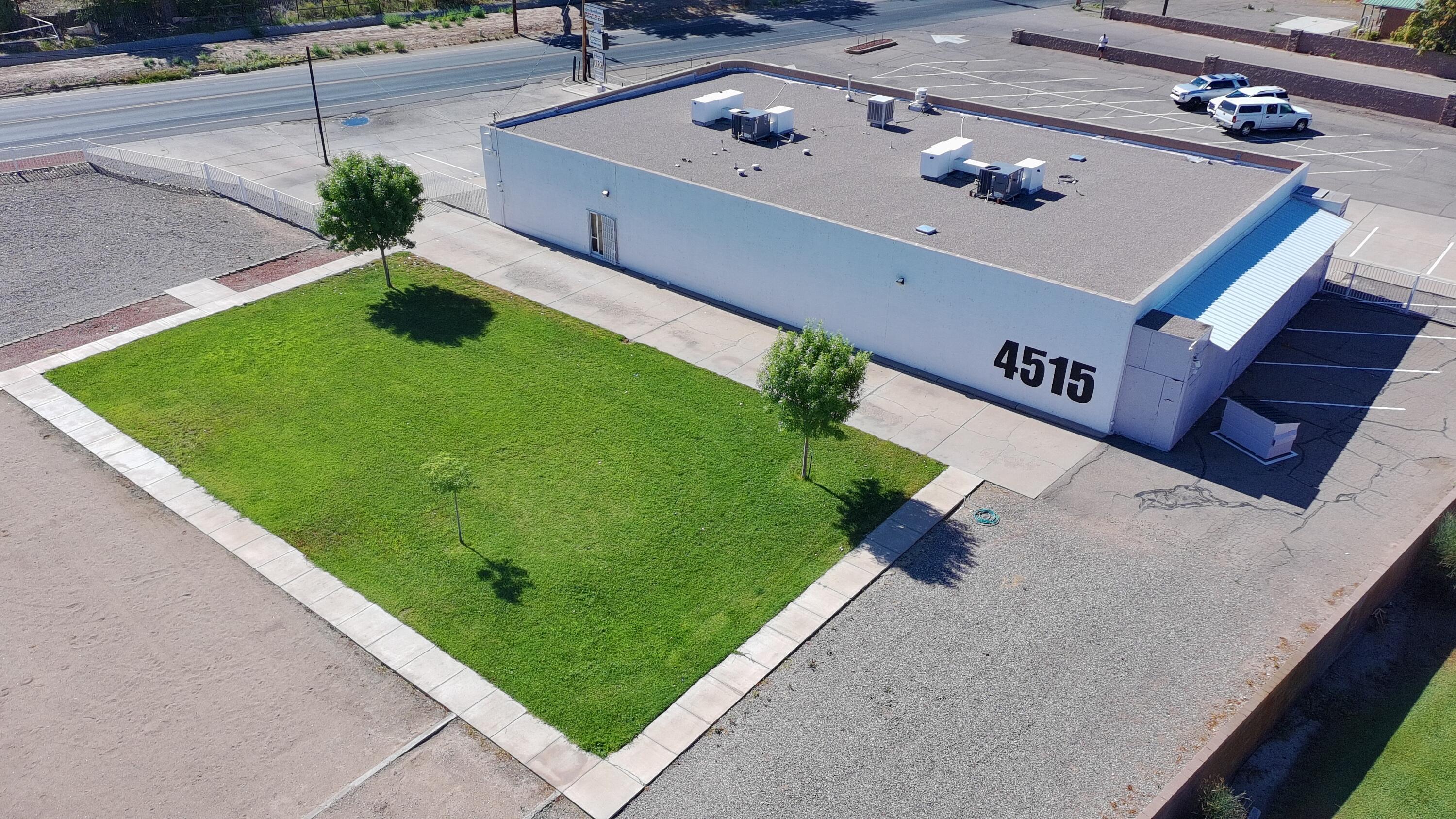 Photo 14 — 4515 Isleta Boulevard SW