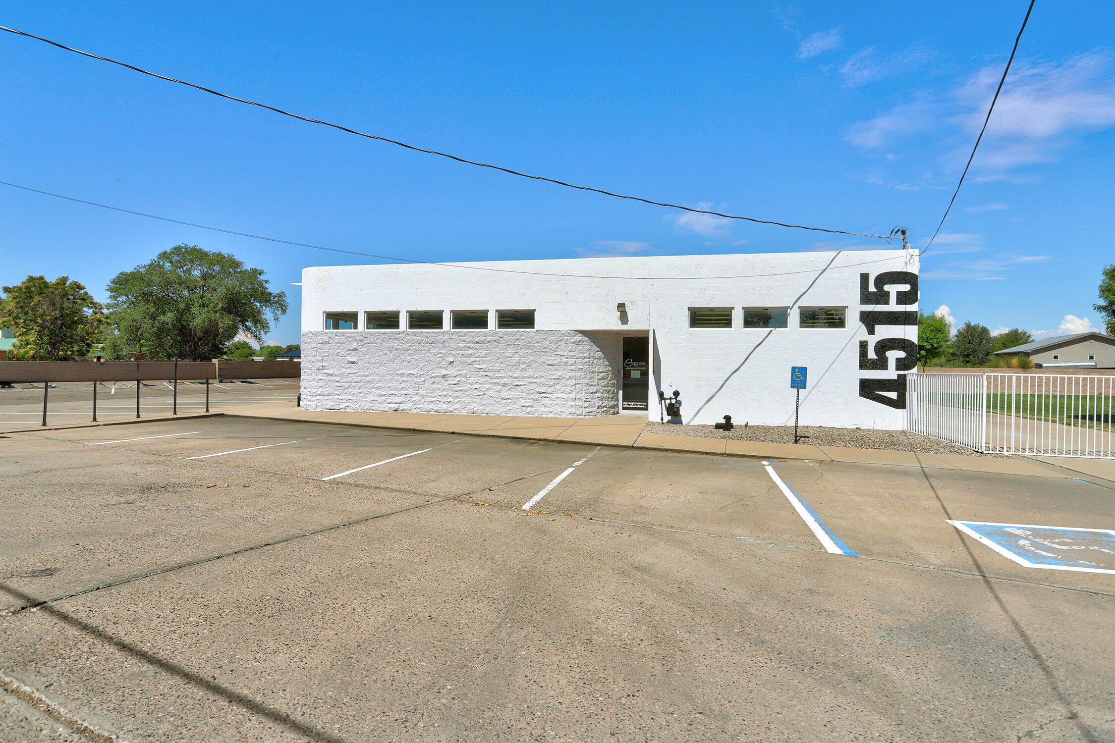 Photo 15 — 4515 Isleta Boulevard SW