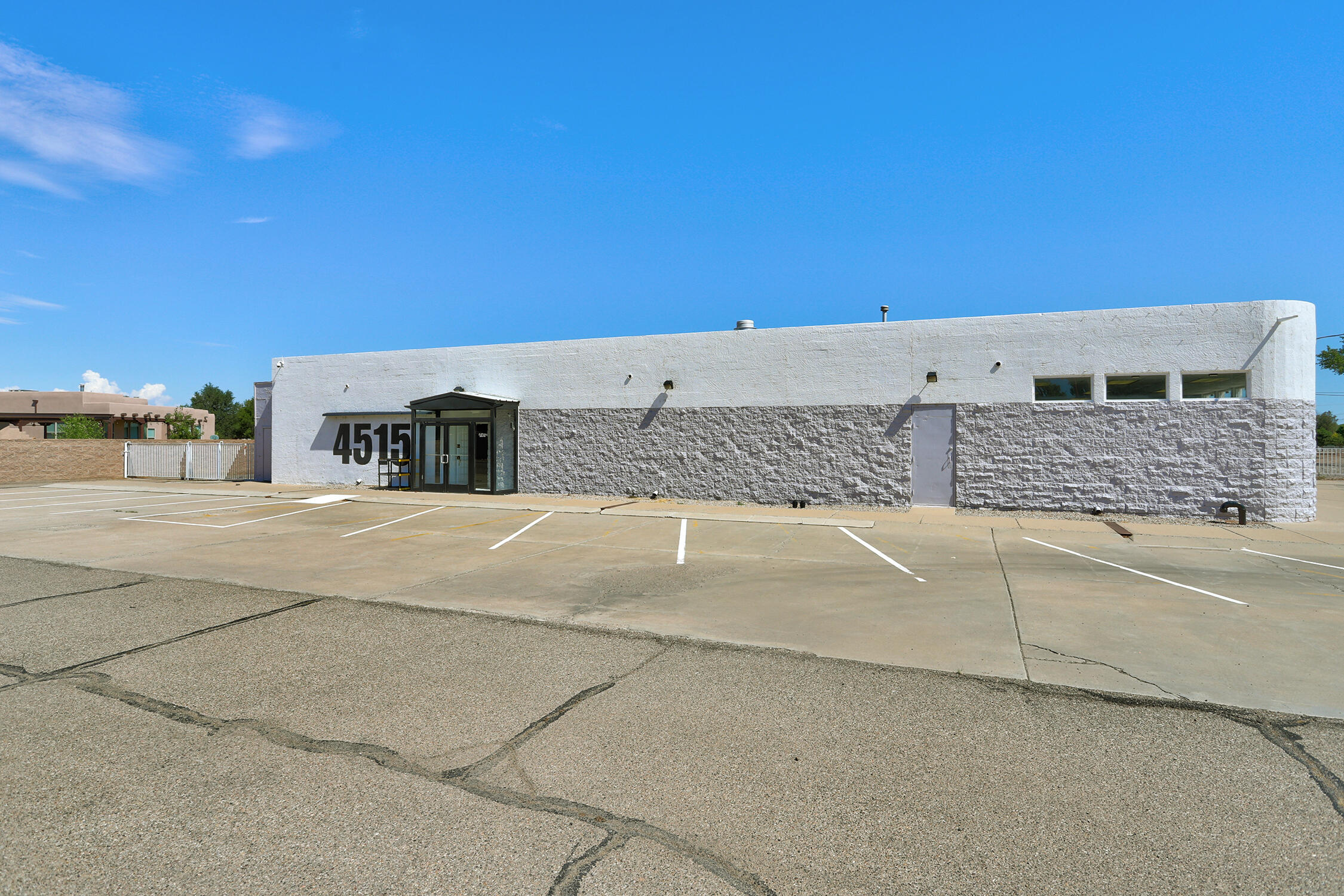 Photo 16 — 4515 Isleta Boulevard SW