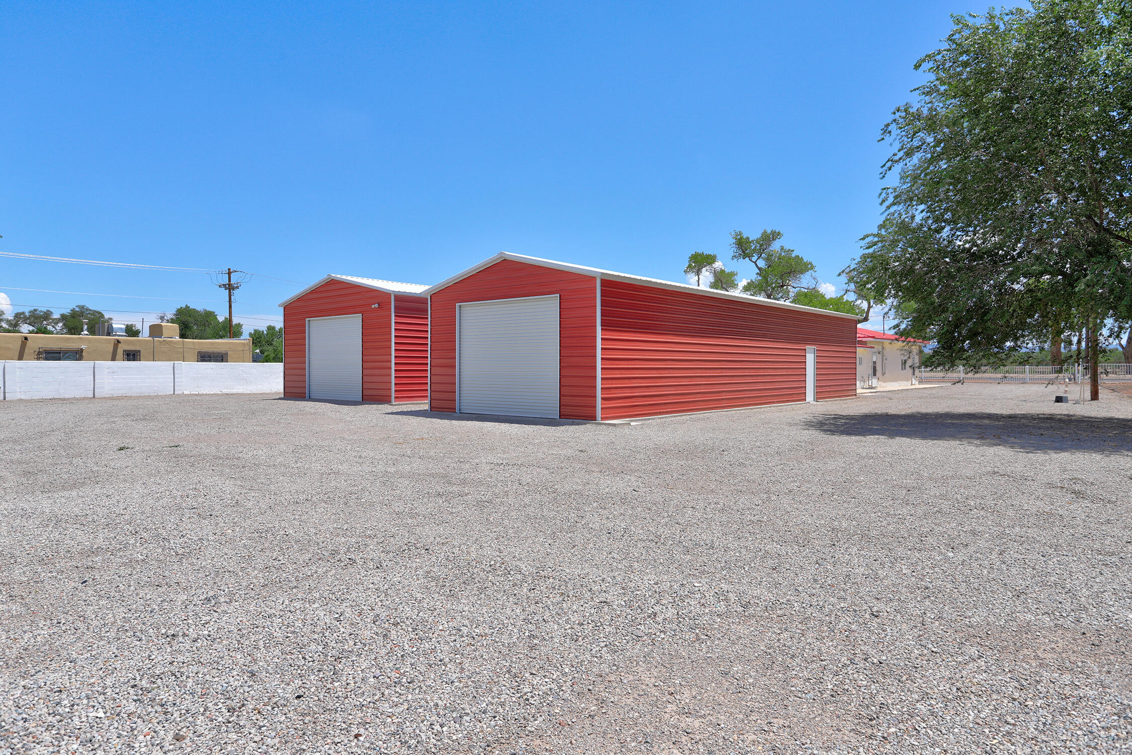 Photo 4 — 4415 Isleta Boulevard SW