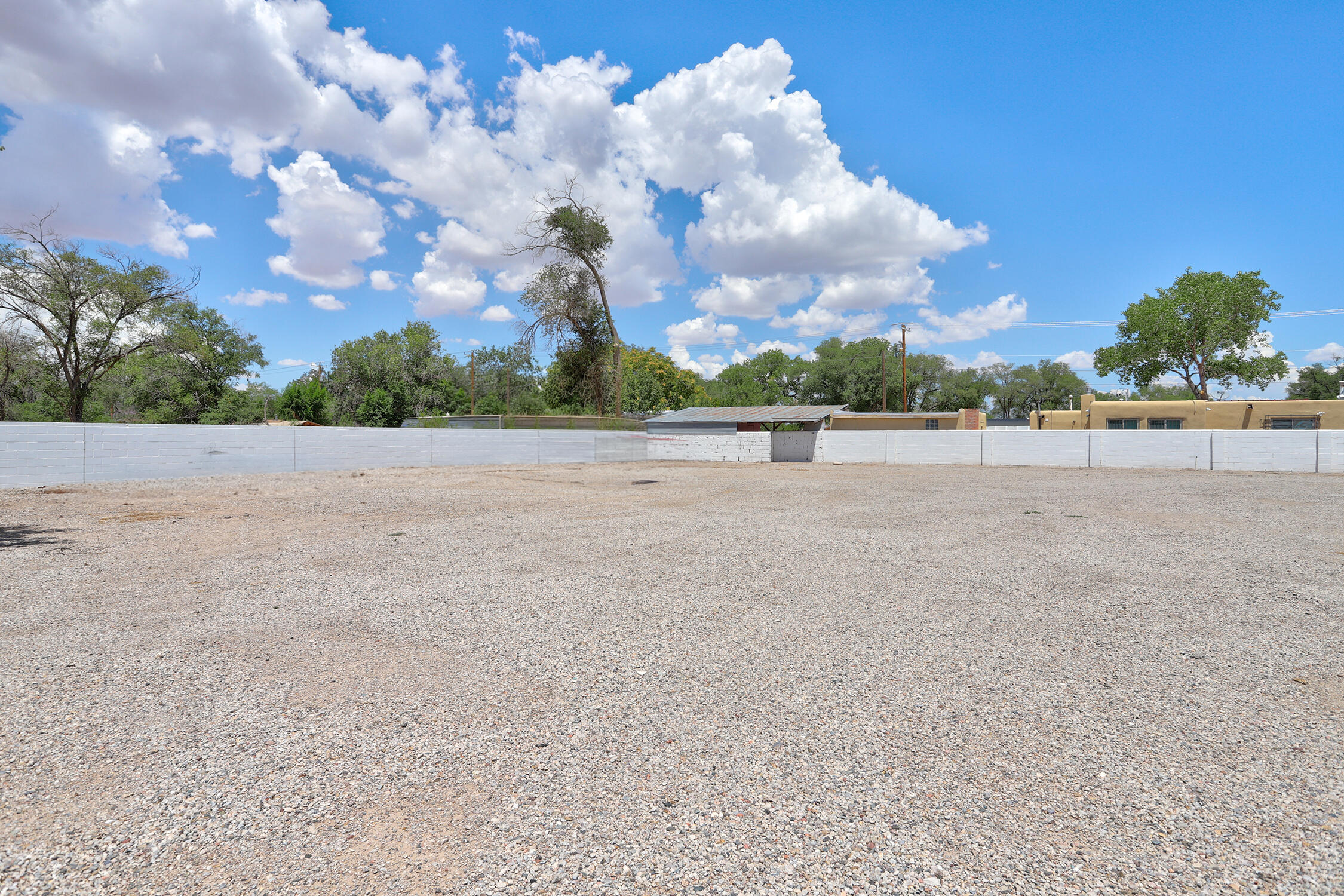 Photo 5 — 4415 Isleta Boulevard SW