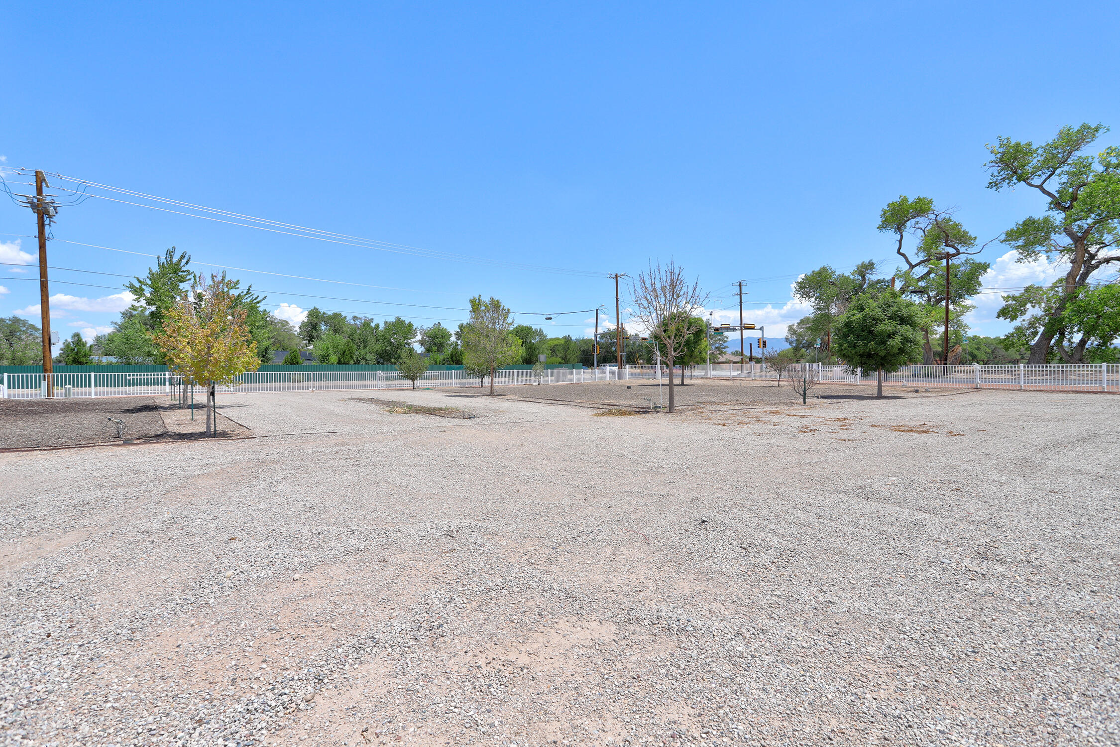 Photo 7 — 4415 Isleta Boulevard SW
