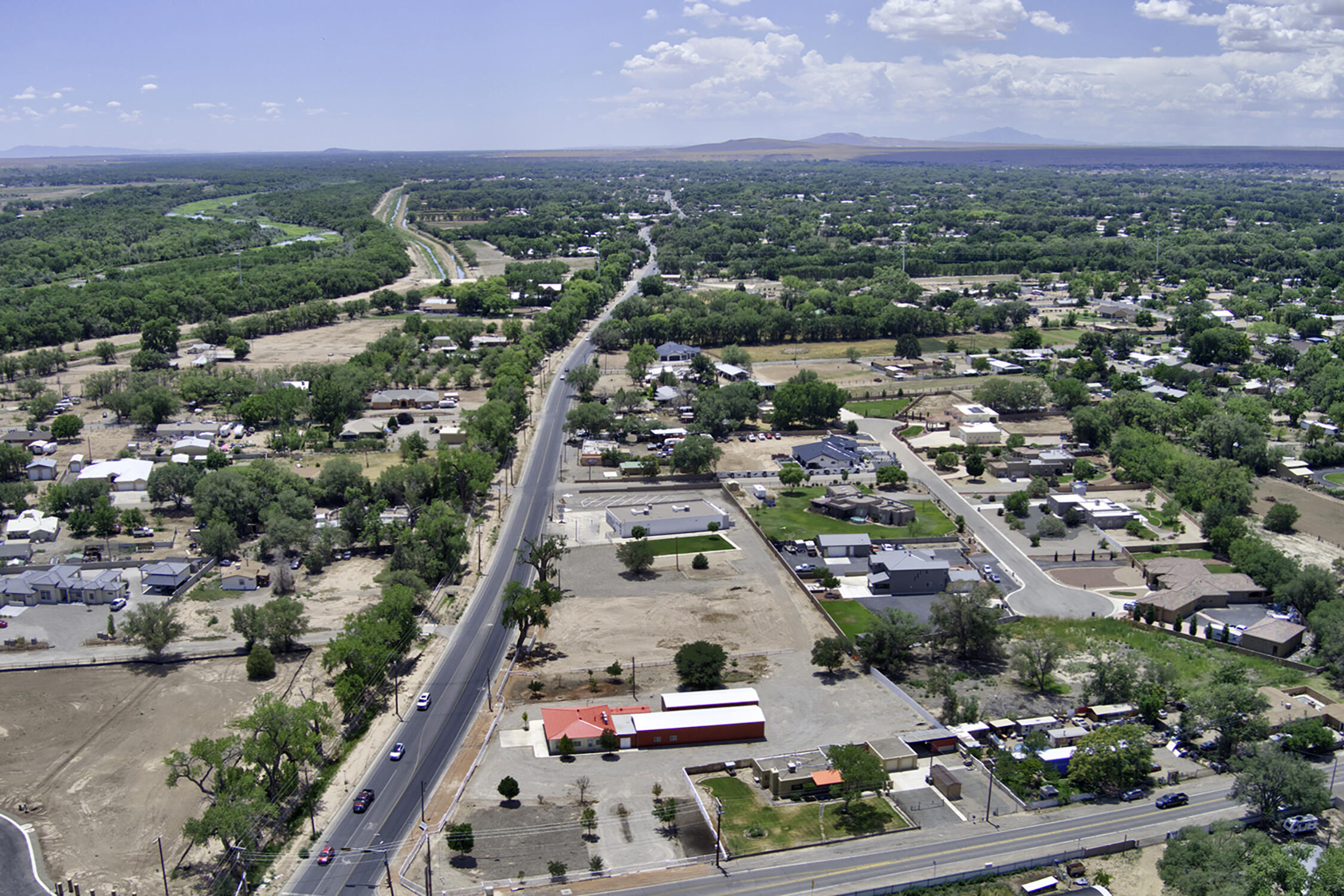 Photo 11 — 4415 Isleta Boulevard SW