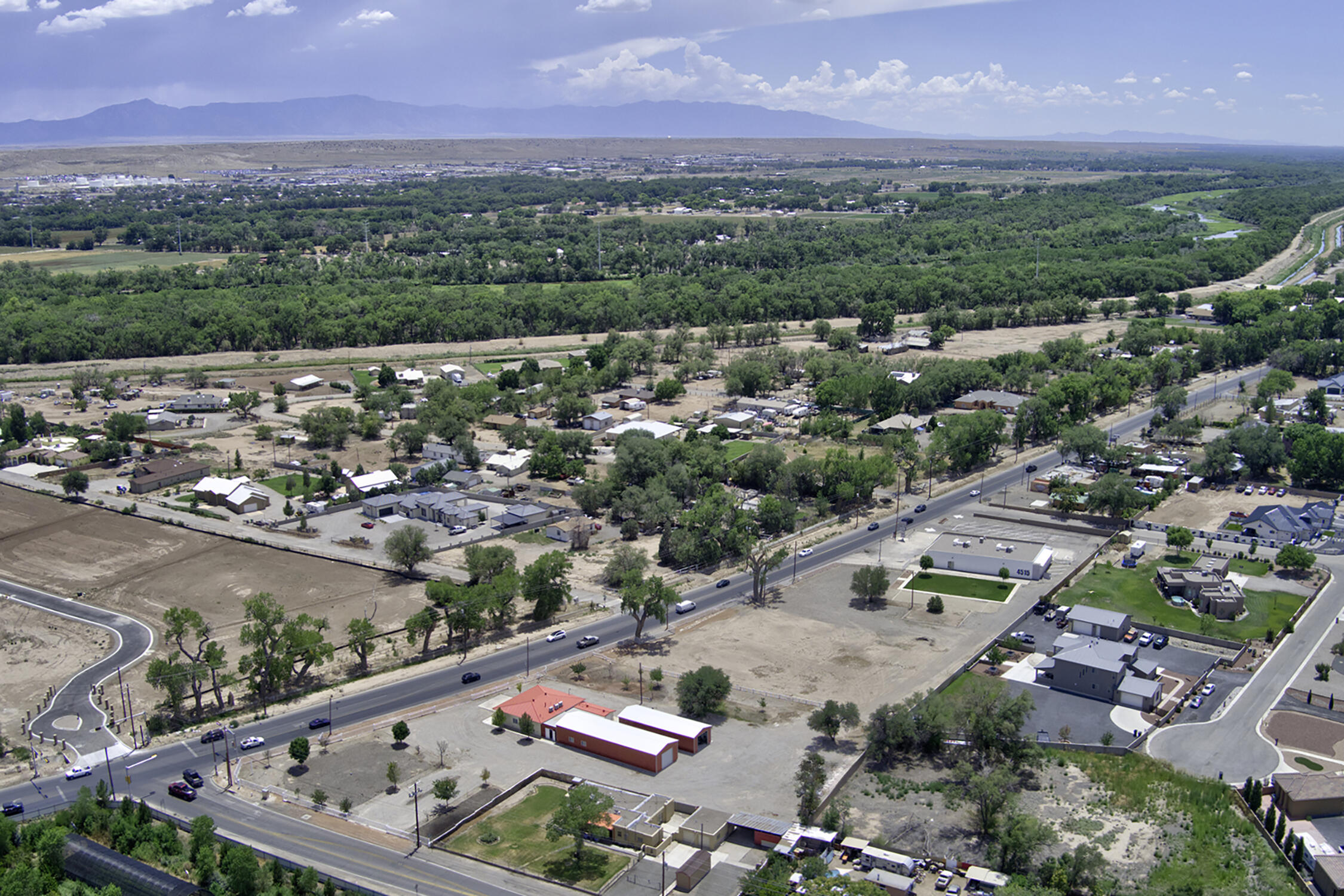 Photo 12 — 4415 Isleta Boulevard SW