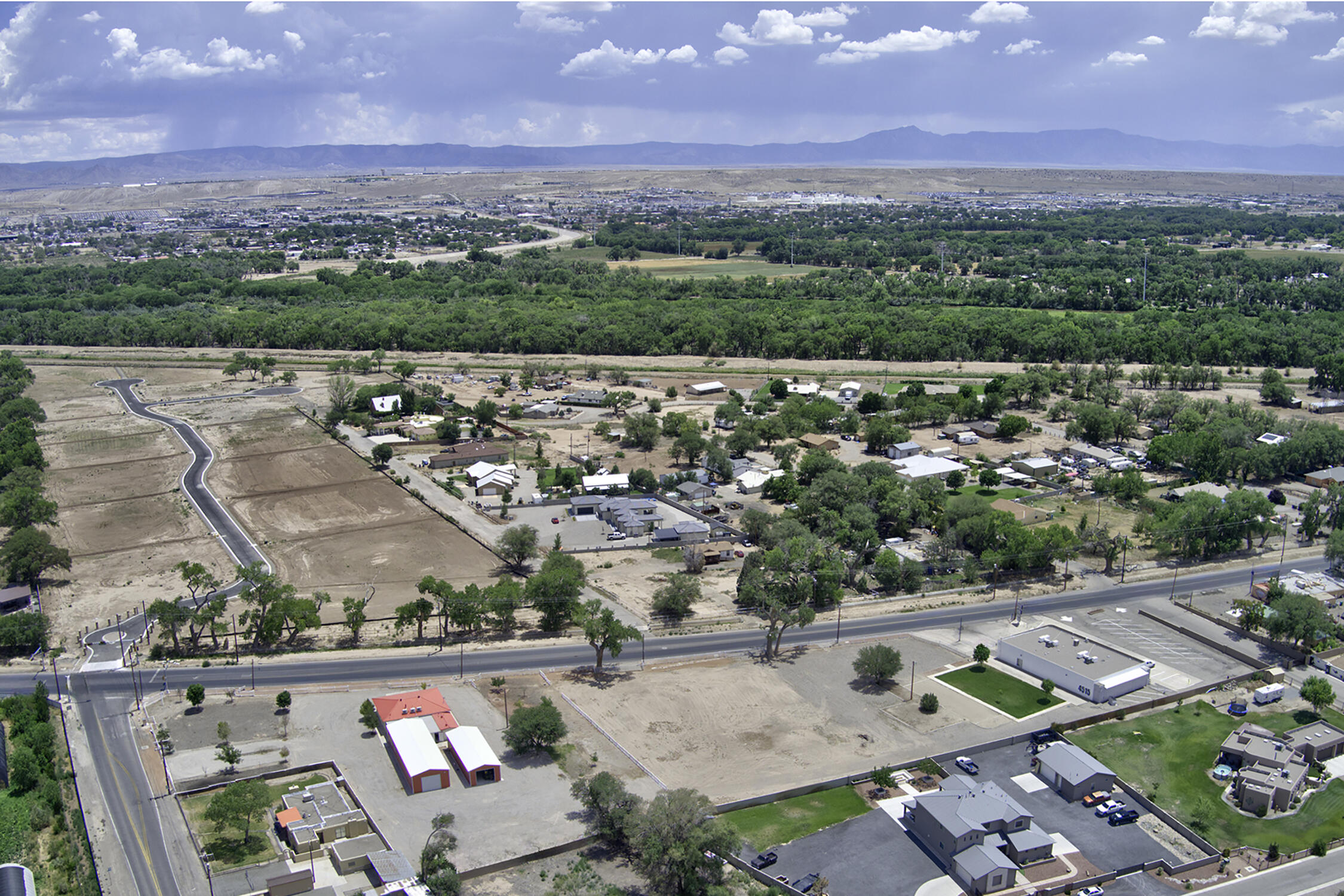 Photo 13 — 4415 Isleta Boulevard SW