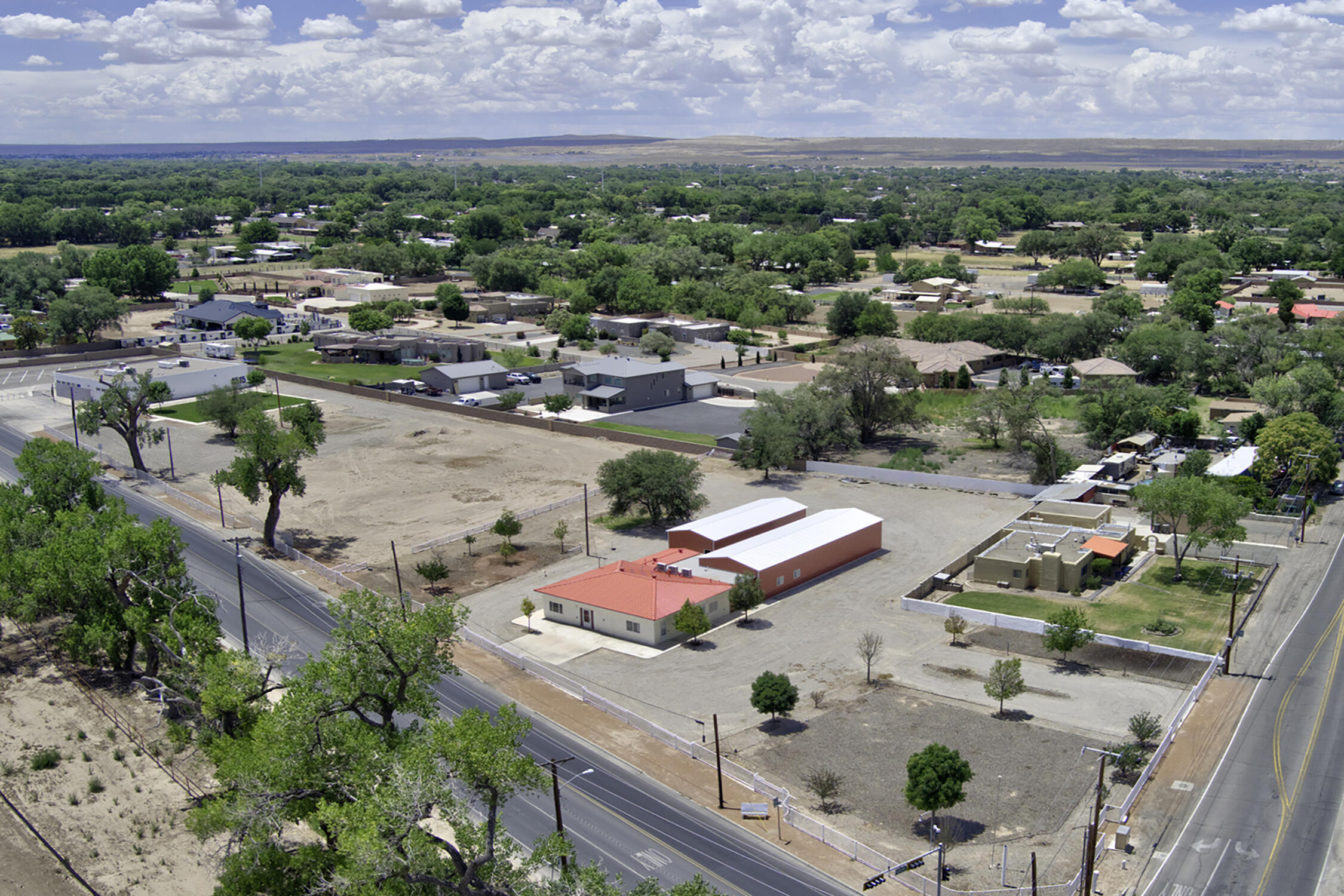 Photo 17 — 4415 Isleta Boulevard SW