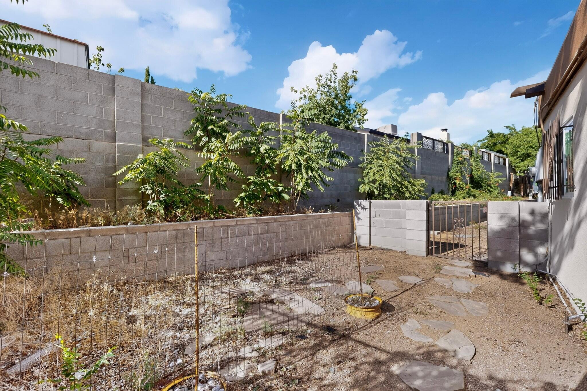 Photo 5 — 9609 SAN GABRIEL Road NE