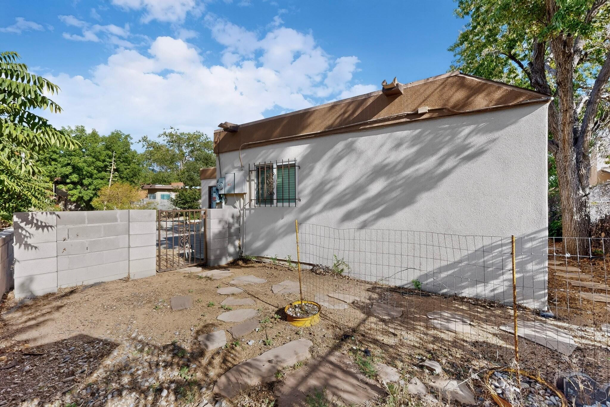 Photo 4 — 9609 SAN GABRIEL Road NE