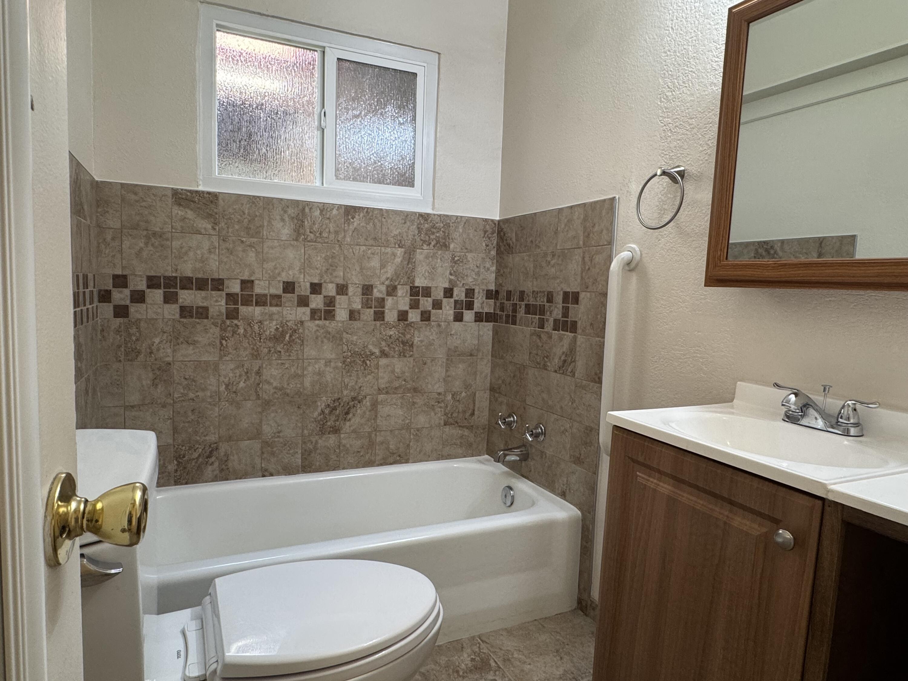 Photo 2 — 1824 Lester Drive NE