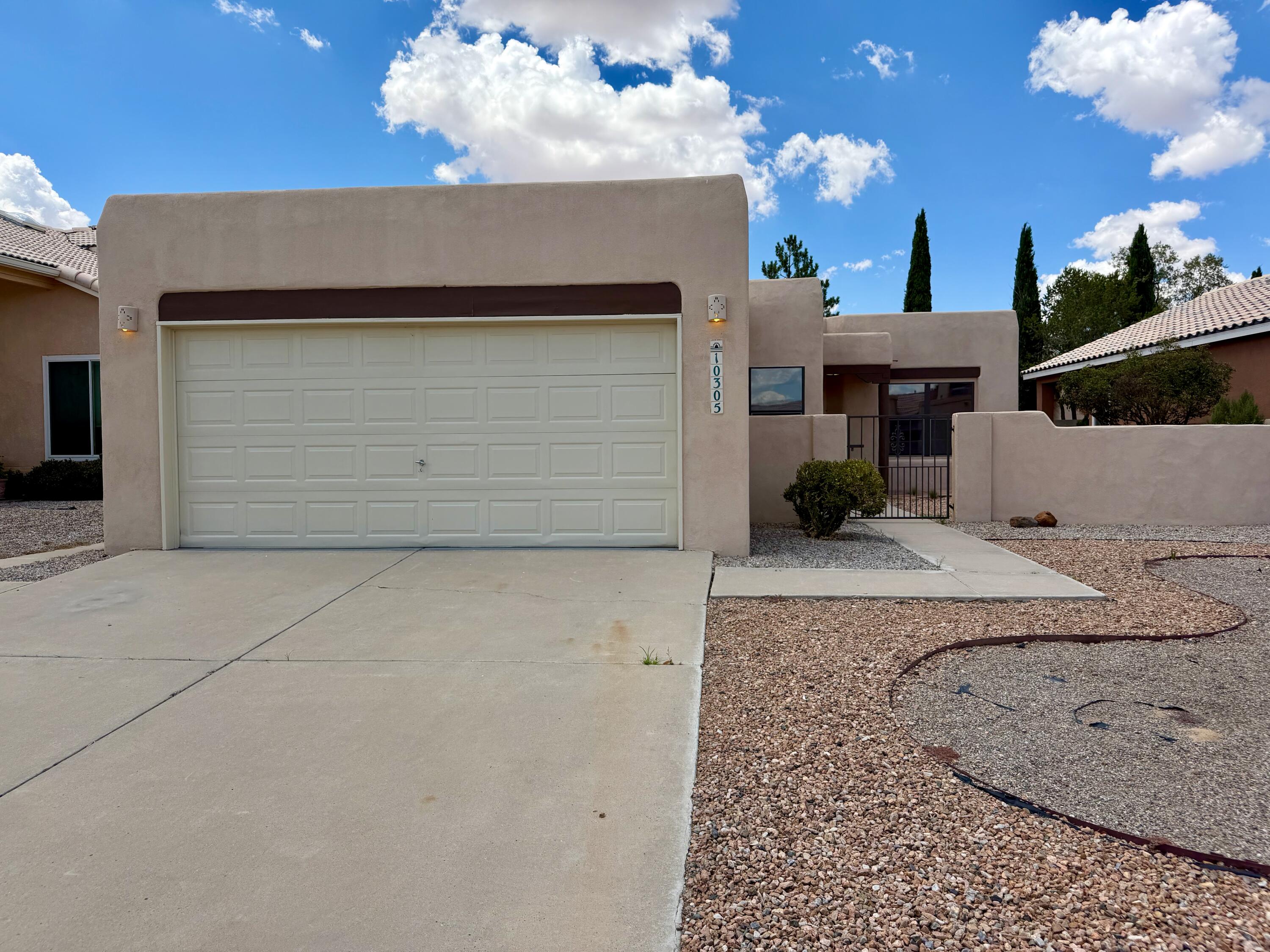 Photo 15 — 10305 Arroyo Crest Drive NW