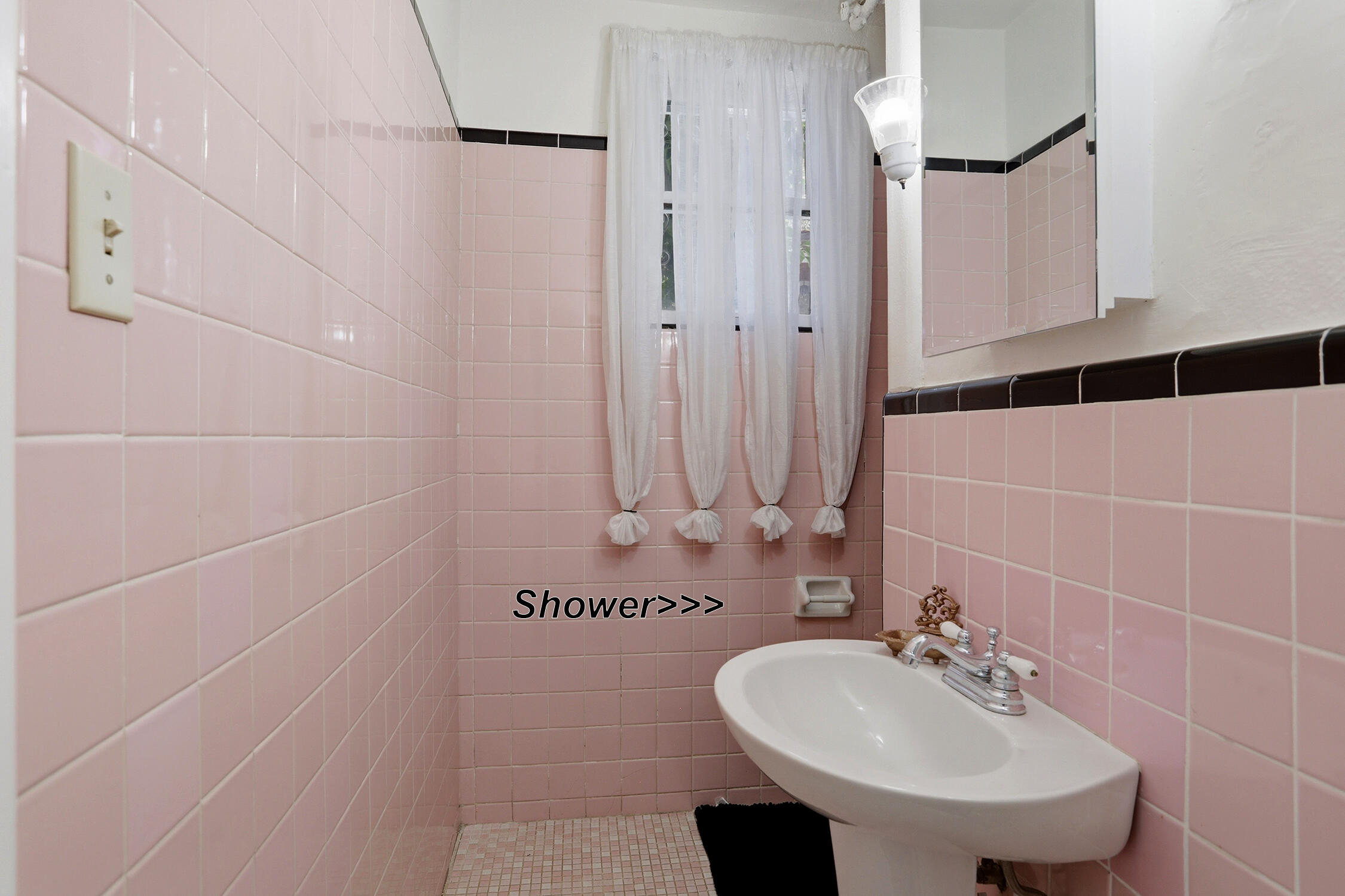 Photo 19 — 1606 Roma Avenue NE